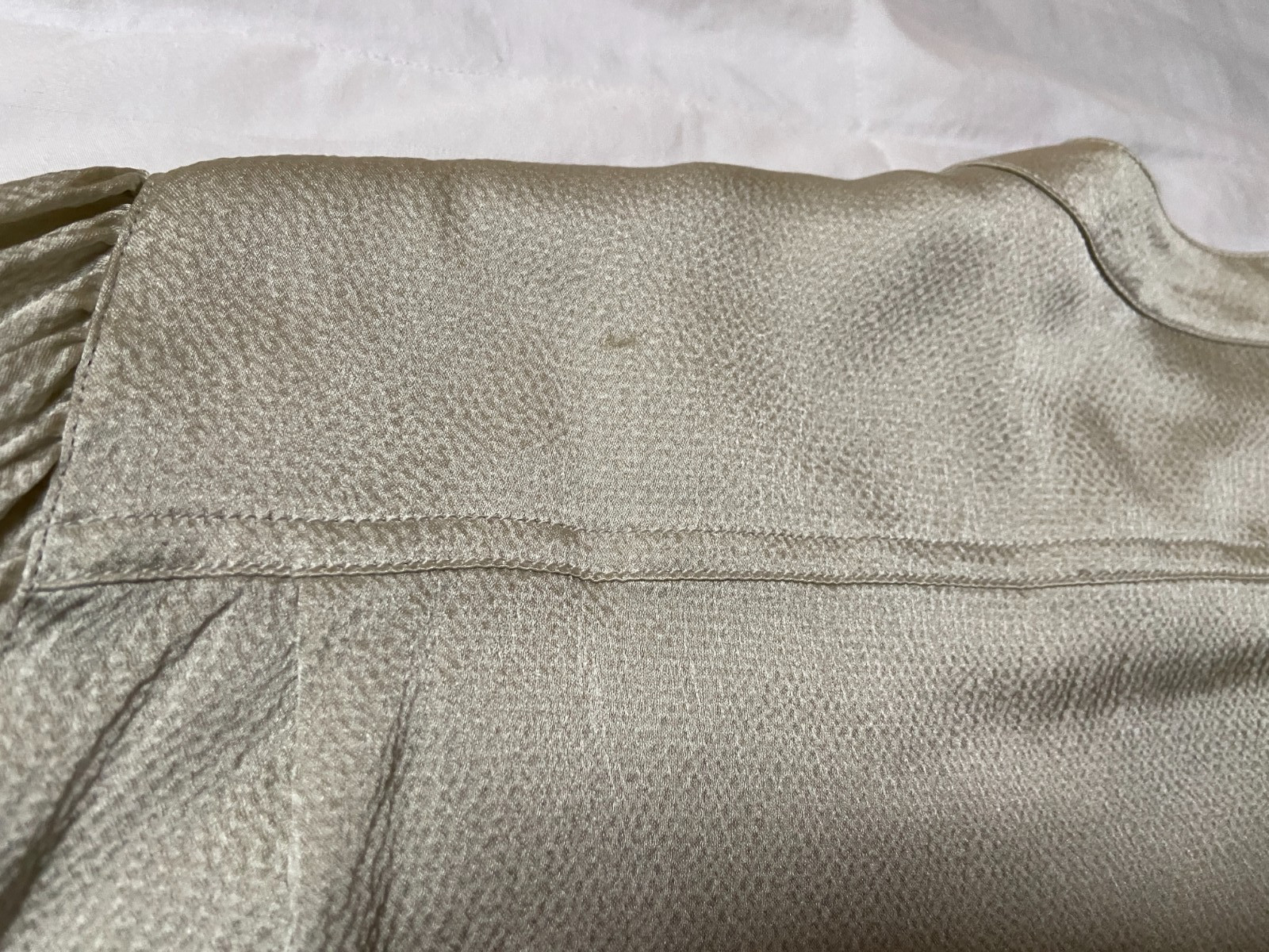 ESCADA VINTAGE LONG BLOUSE TEXTURED SILK IN LIGHT SAGE PLEATED FRONT 38 10-12