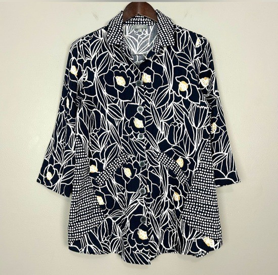 Habitat Hidden Placket Swing Shirt Women’s Size XS Button Front Floral Polka Dot