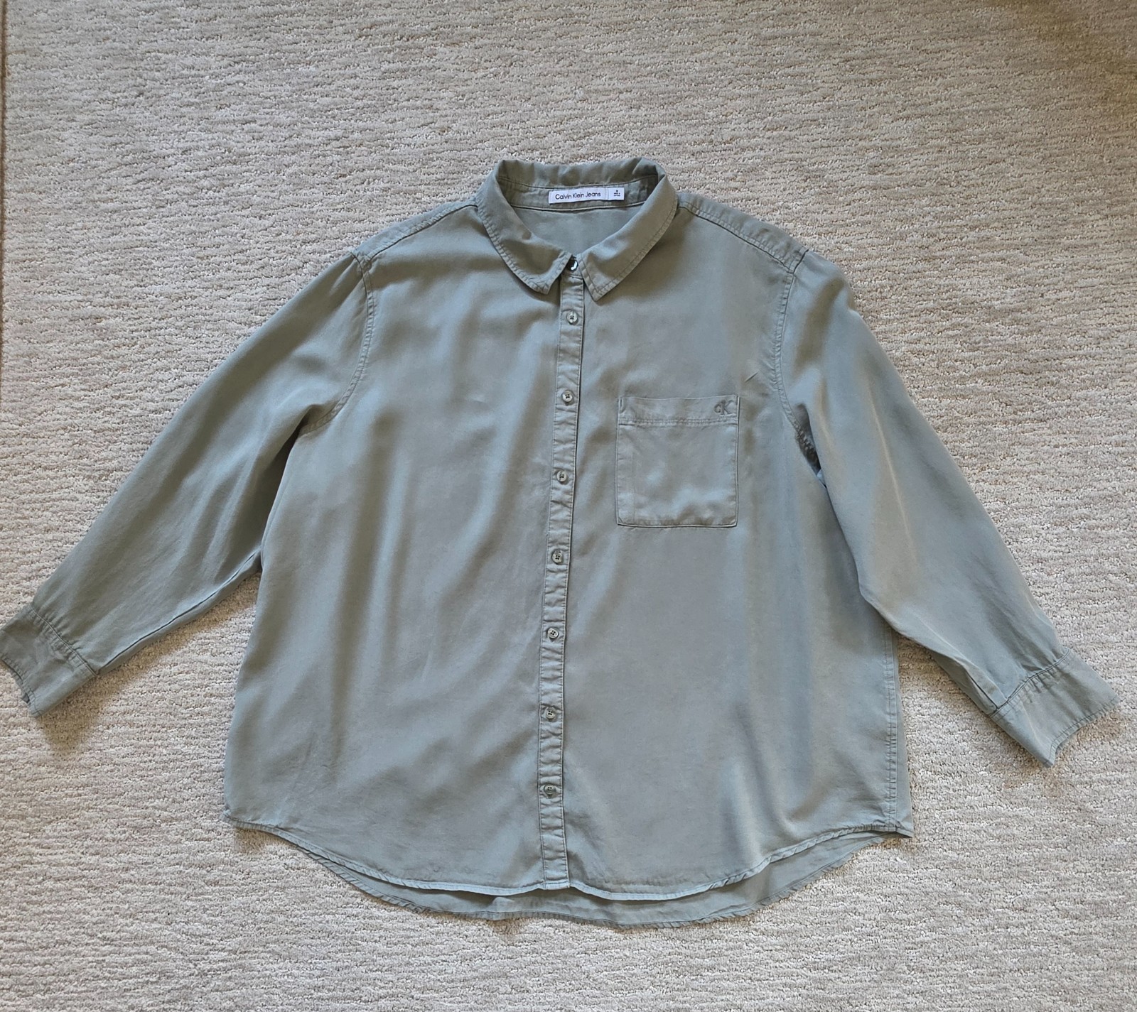 EUC Women’s Calvin Klein Jeans sage-green button up lyocell shirt 2X logo/pocket