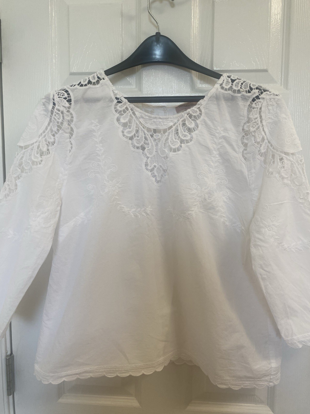 Vintage Women’s XL White Lace Detailed Button Down Blouse Y2k 90’s floral Unique
