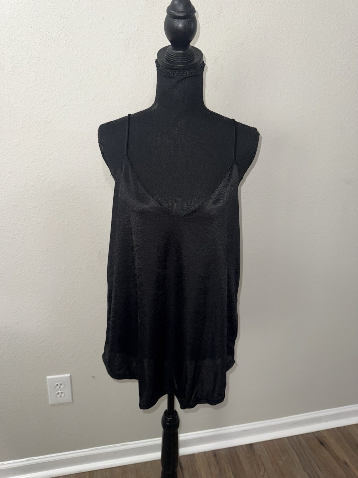 Cherish Black Satin Camisole Tank Top Women’s Large V-Neck Spaghetti Strap Silky