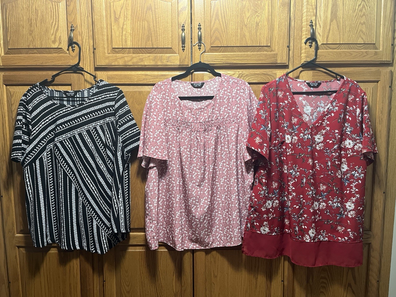 Women’s Plus 18-20 Bloomchic Lot Of Tops 3 Short Sleeve Shirts Total Very Nice