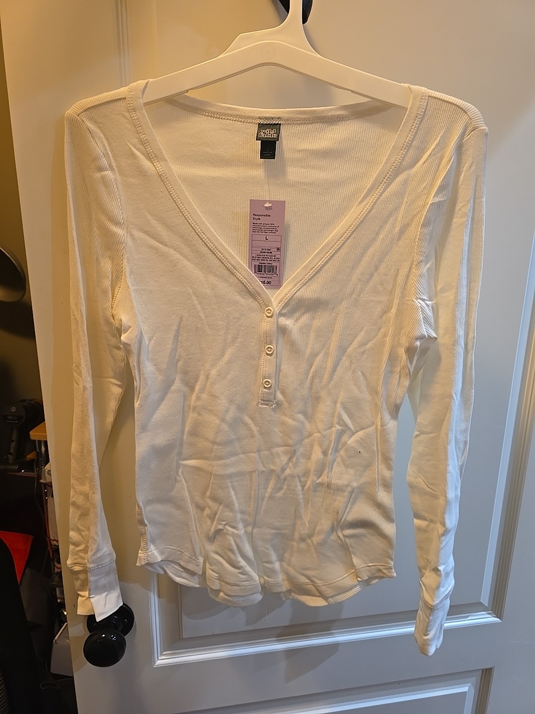 Wild Fable Women’s Cream Long Sleeve Henley T-Shirt L Casual Pullover Lightweigh