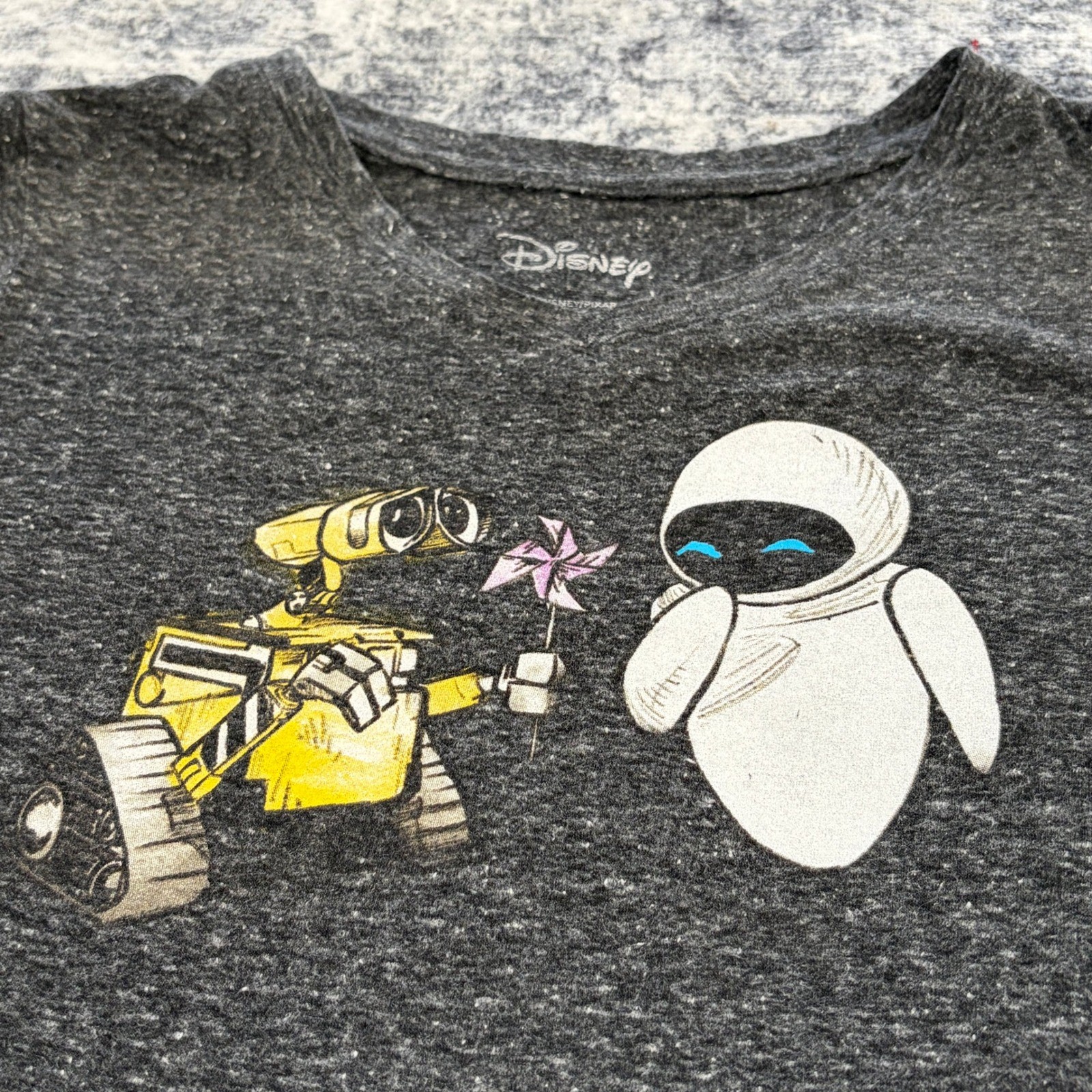 Disney Wall-E Eve V-Neck Graphic T-Shirt Womens Size Medium Gray Short Sleeve