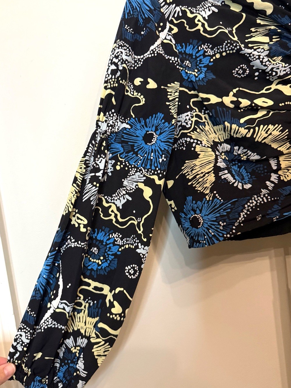 A.L.C. Malley Silk Cropped Blouse Blue Black Floral Print Long Sleeve Size S