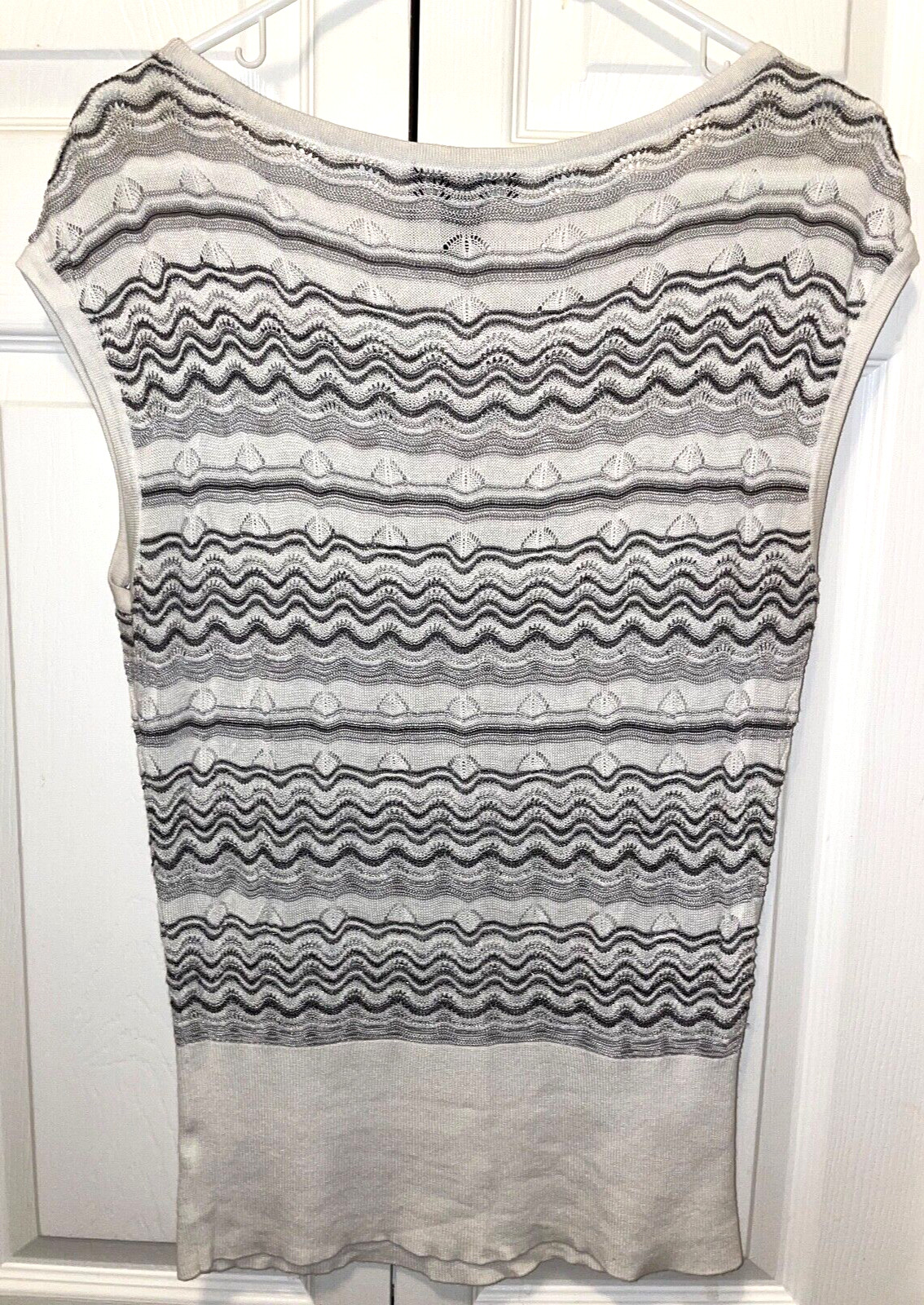 White House Black Market Womans Gray White Metallic Silver Knit Top Sz L Lk Nw