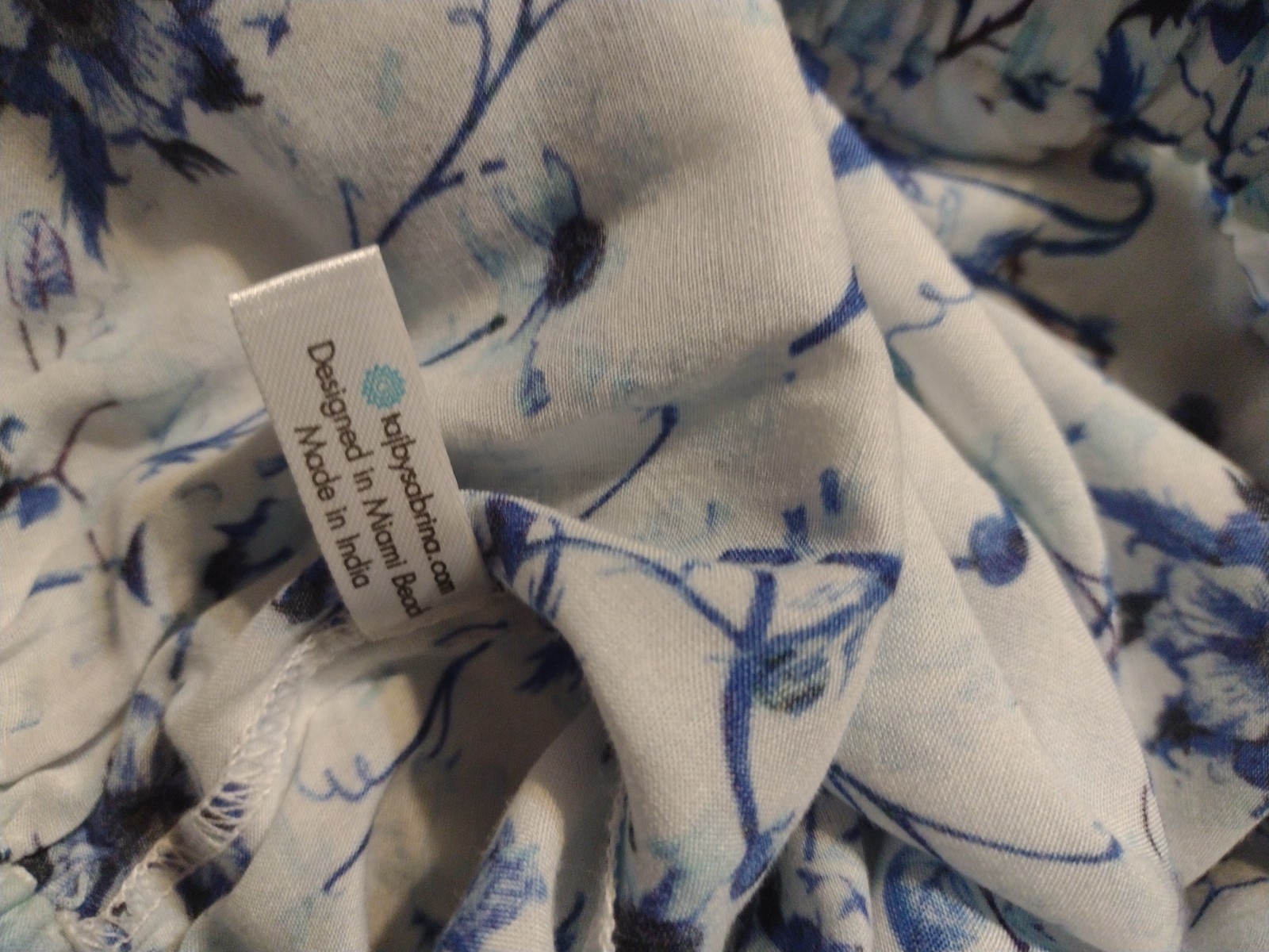 TAJ by Sabrina Crippa Size Small Nasrine Top LS Floral Cropped