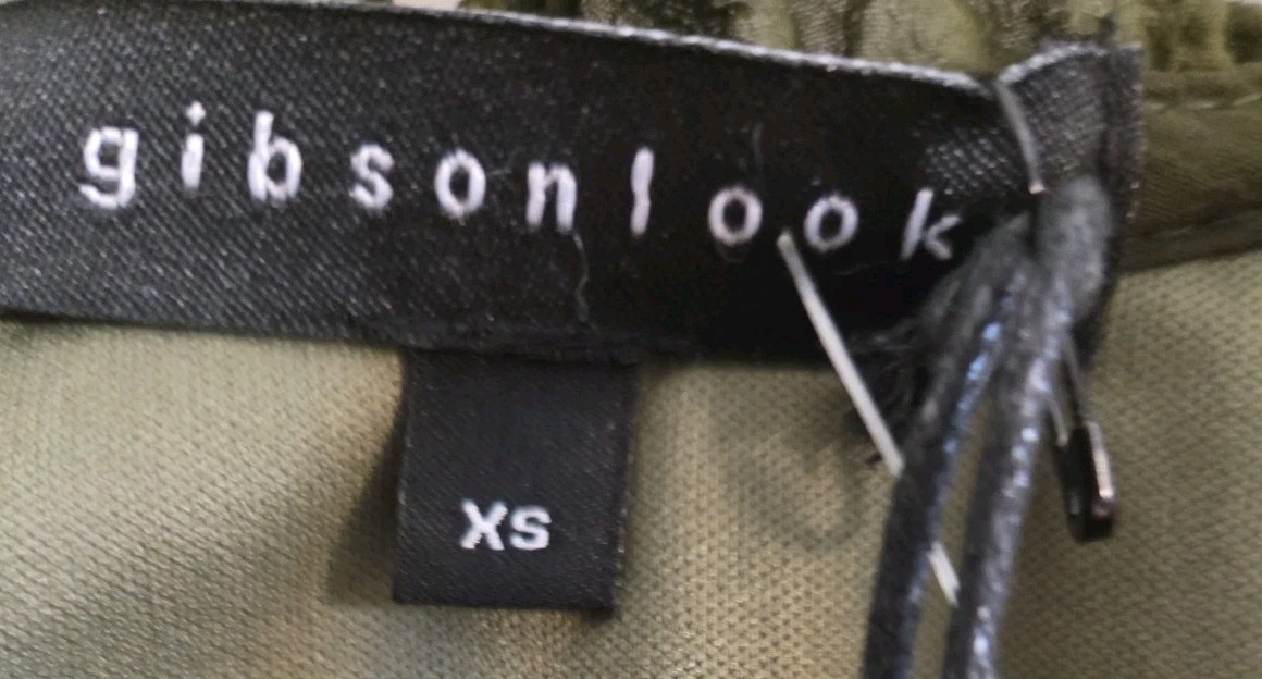 NWT XS Gibsonlook Olive Green Button Up Short Sleeve Top MSRP: $74