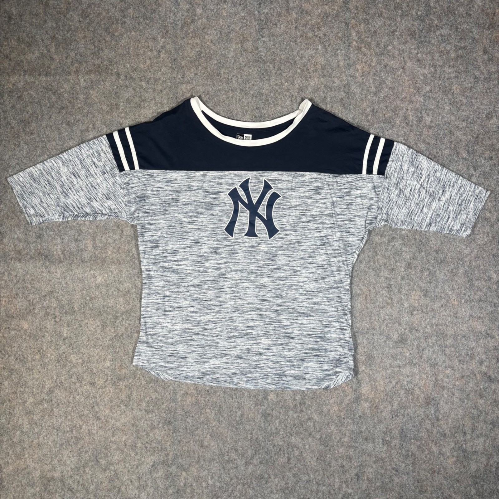 New Era New York Yankees T-Shirt Womens Medium Gray Navy Colorblock MLB Graphic