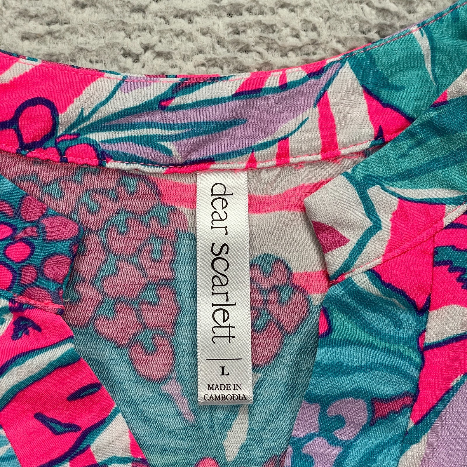 Dear Scarlett Floral Print Tunic Top SZ Large 3/4 Sleeve V-Neck Blouse Boho