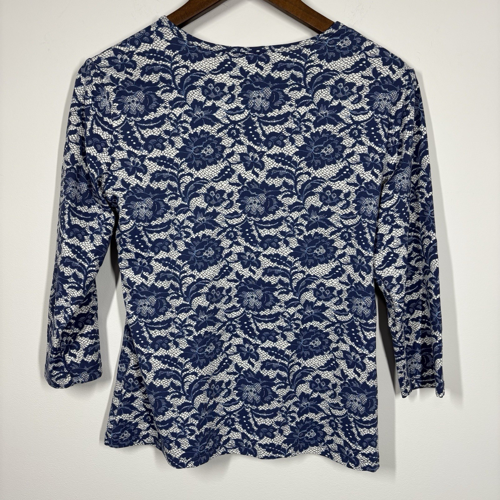 J McLaughlin Catalina Cloth Pullover Top Womens M Blue Floral Lace Print Stretch