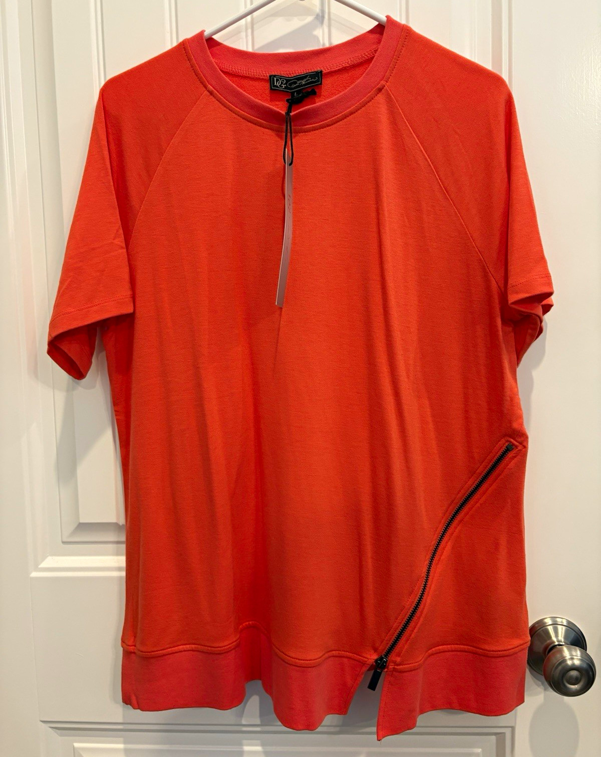 DG2 Women’s L Coral Round Neck Short Sleeve Solid Zipper Accent Pullover Top