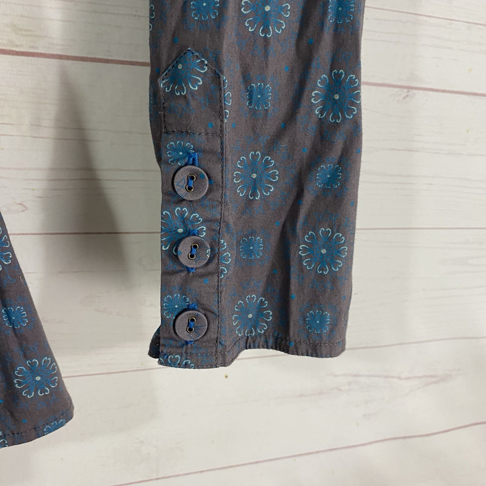 Lole Womens Belted Button Front Blouse Sz 4 Gray/Blue Floral Long Roll Tab Slv