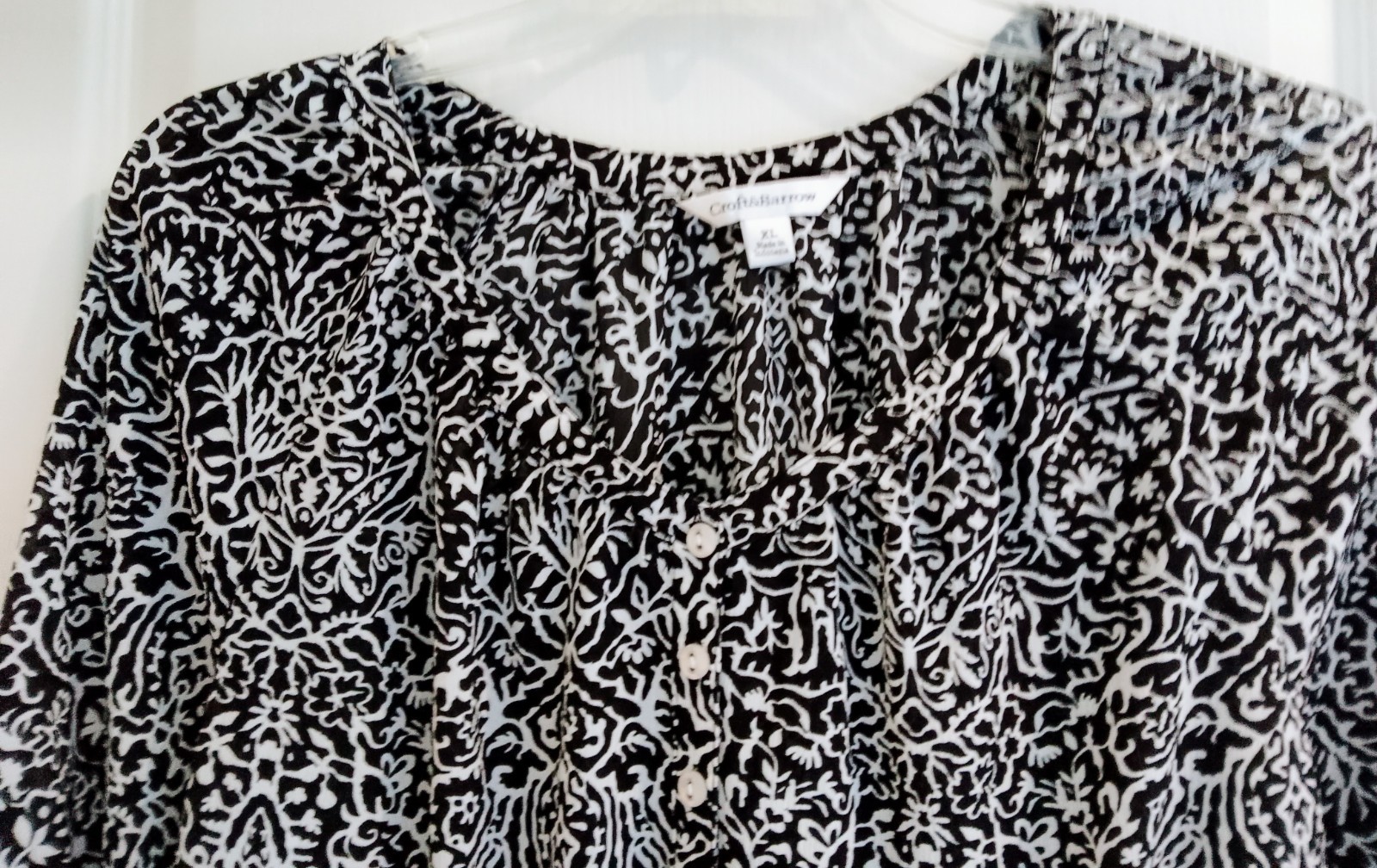 Croft & Barrow Casual Scoop Button Down 3/4 Sleeve Loose Black and White Blouse