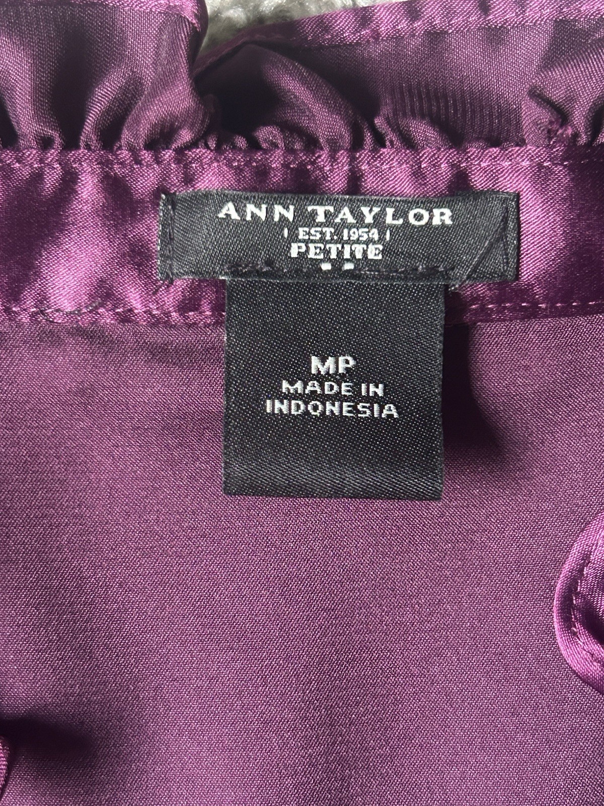 Ann Taylor Loft Purple Ruffle Neck Sleeveless Button Up Blouse Medium Petite