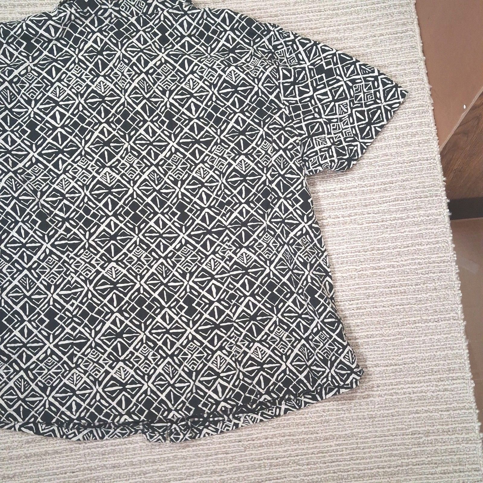 ​Erika Woman Shirt 1X Plus Black White Geometric Cotton Button Front Short Sleev