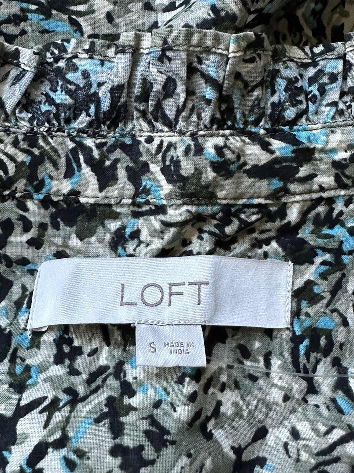 LOFT NWT Printed Pintucked Ruffle Long Sleeve Button Front Blouse Size Small