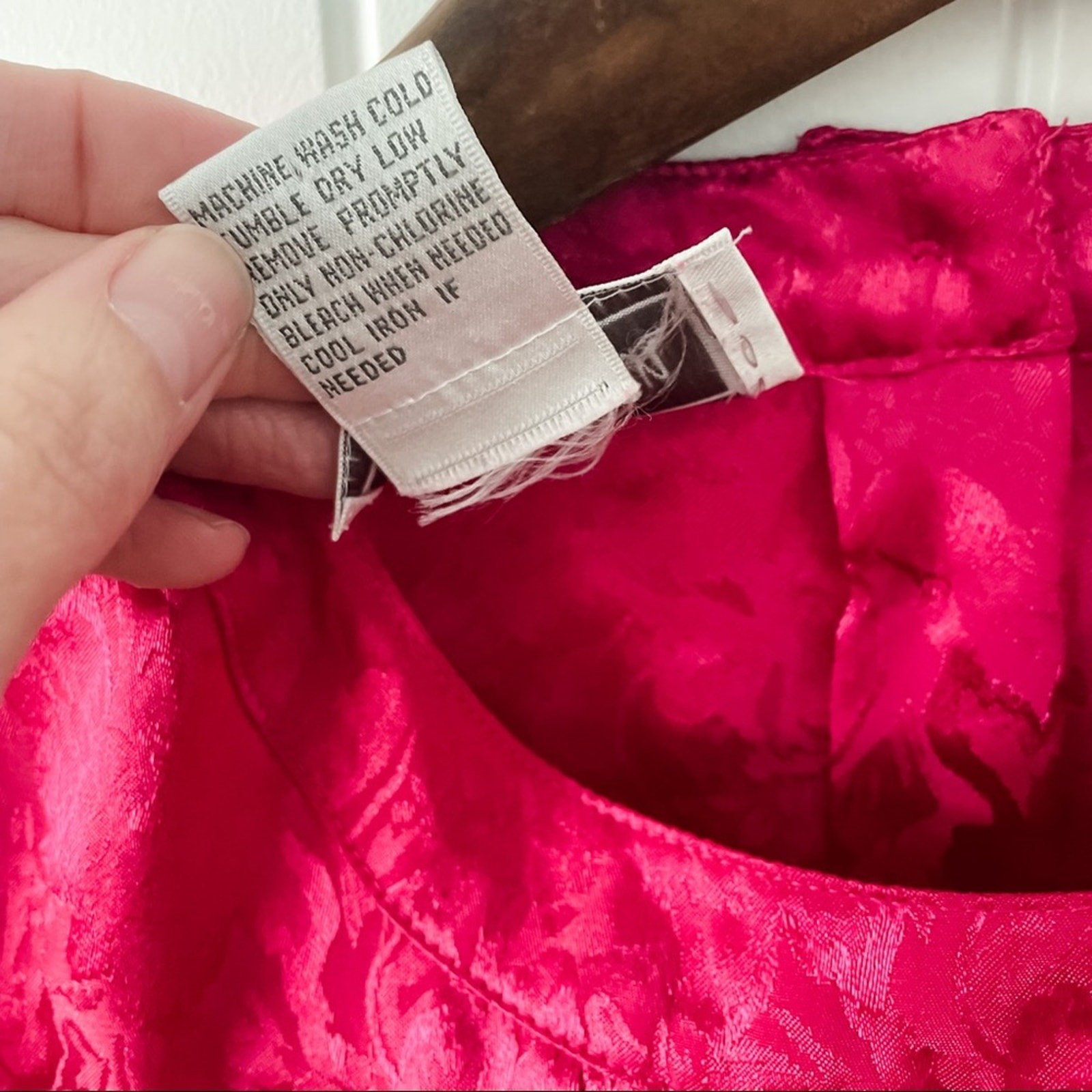 Laura Jean vintage Hot Pink Floral Embossed Back Button Secretary Blouse size 10