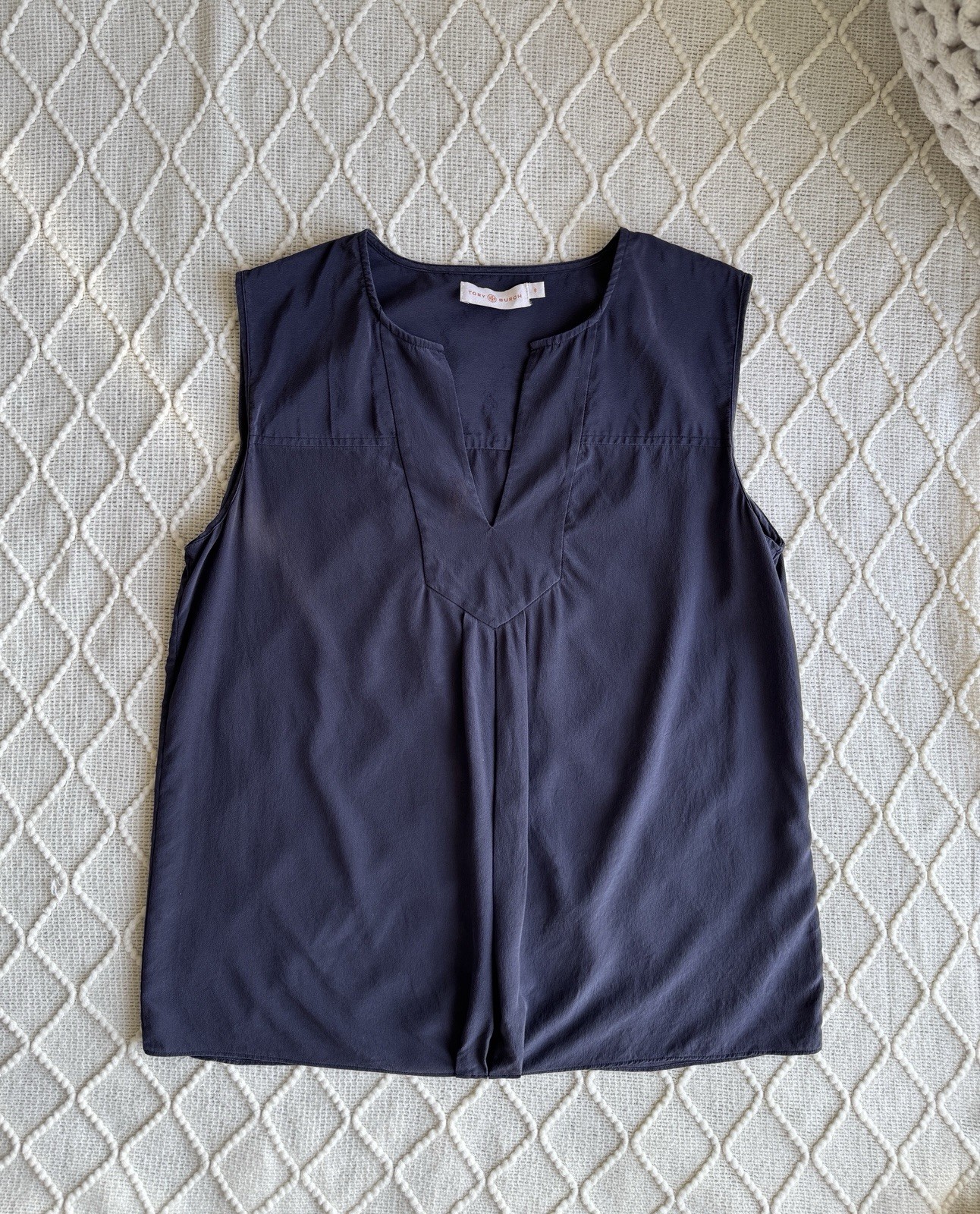 Tory Burch 100% Silk Sleeveless Blouse Top Charcoal V-Neck Pleated Size 6