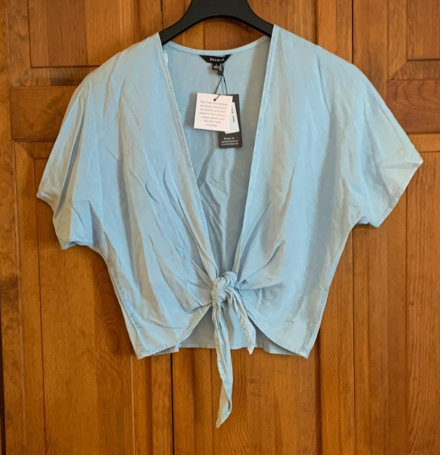 Women’s NEW SIM & SAM Short Sleeve Bleach Wash Tie at Waist Shrug – L