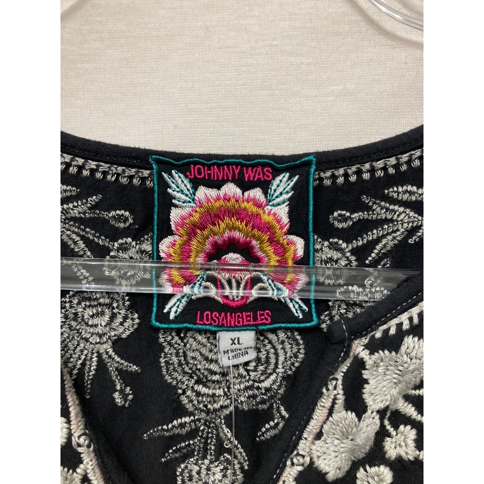 New Johnny Was XL Black Embroidered Peacock Floral Notch V-Neck Stretch Boho