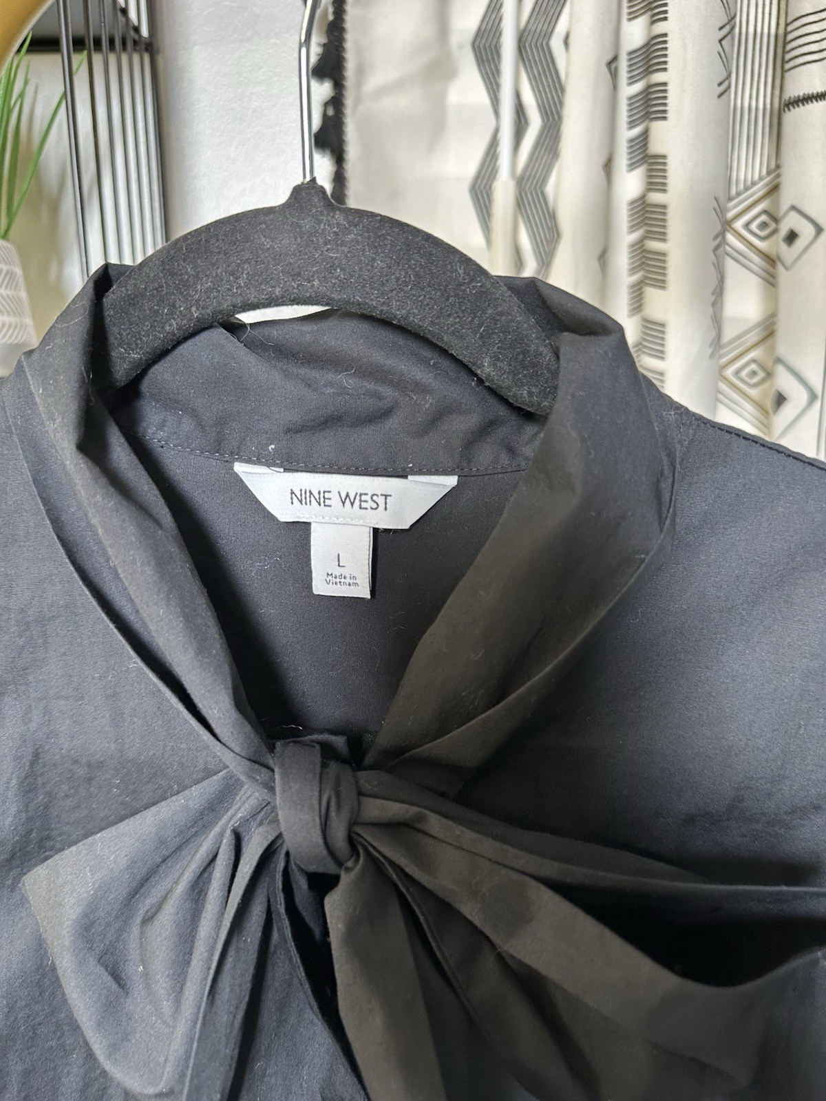 Nine West Bow Button Up Size Large