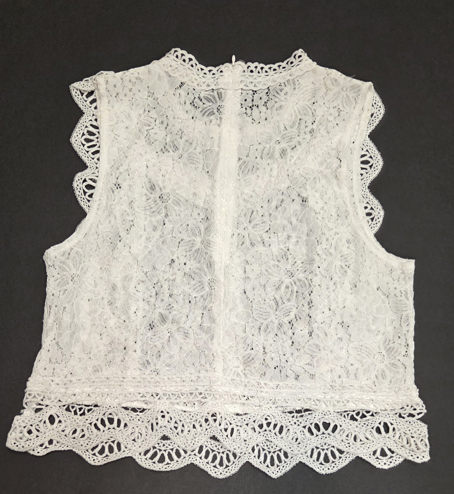 JLO by Jennifer Lopez Floral Lace Crop Top • Size 2 • Cottagecore • Coastal ✨️