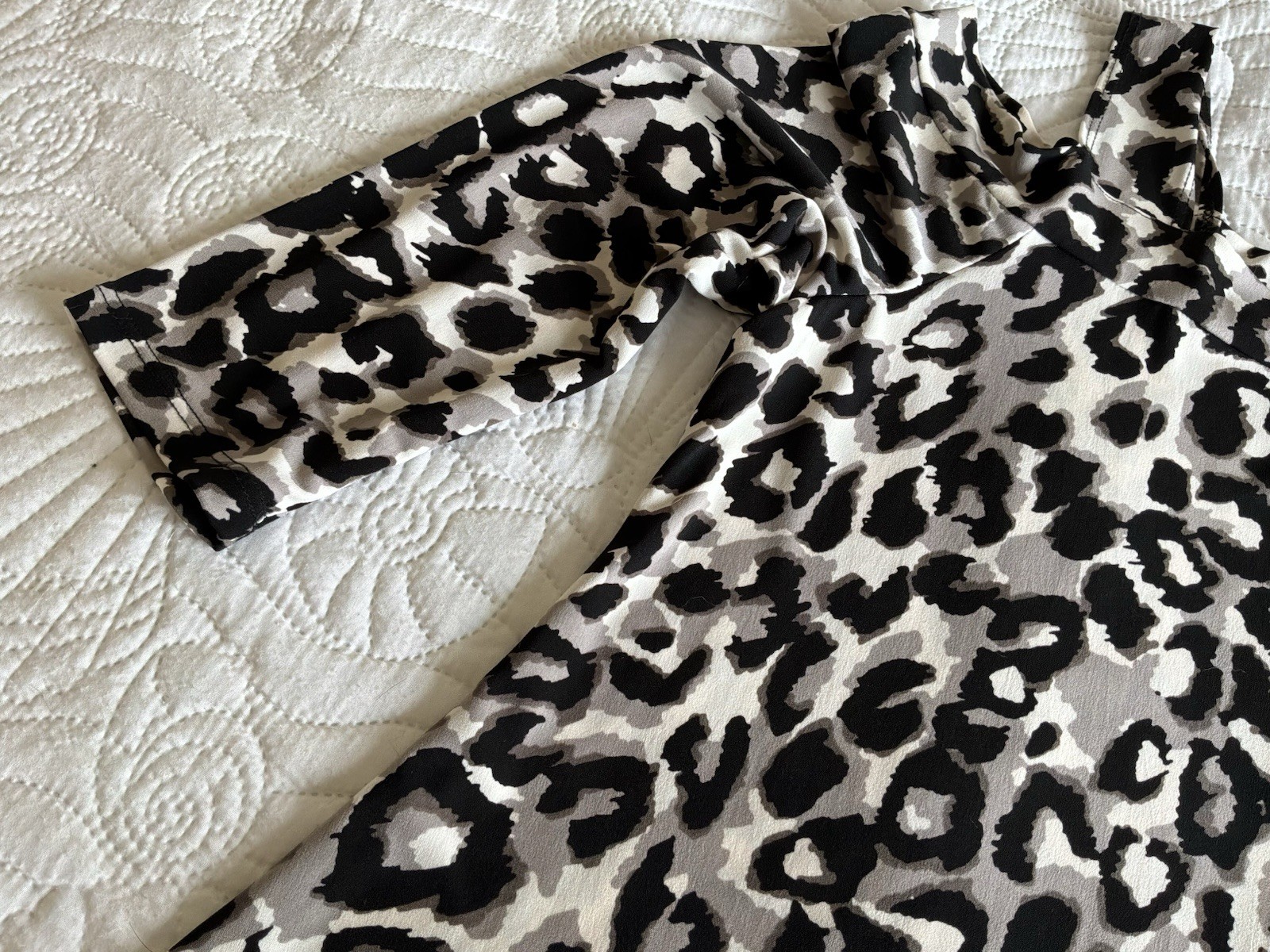 Clara Sunwoo Cold Shoulder Tunic Top L Gray Black Leopard Animal Print