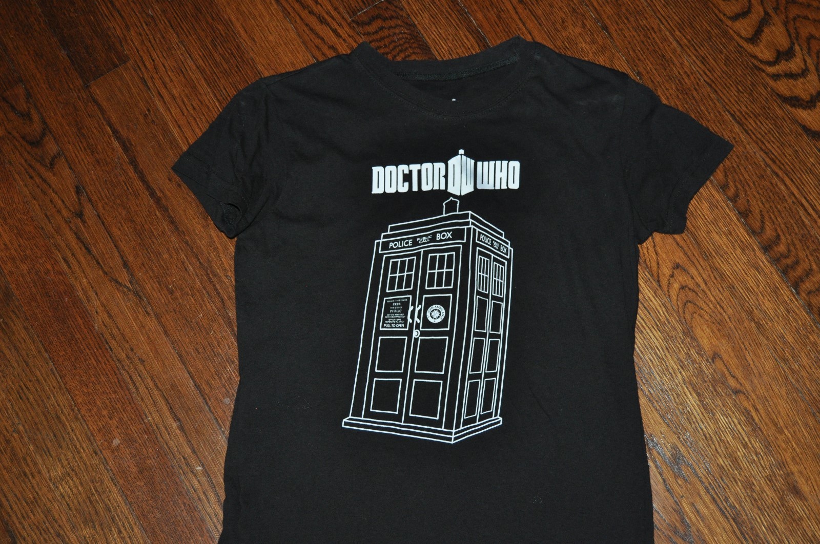t-shirt medium doctor who phone booth television british uk 19 inches pit2pit