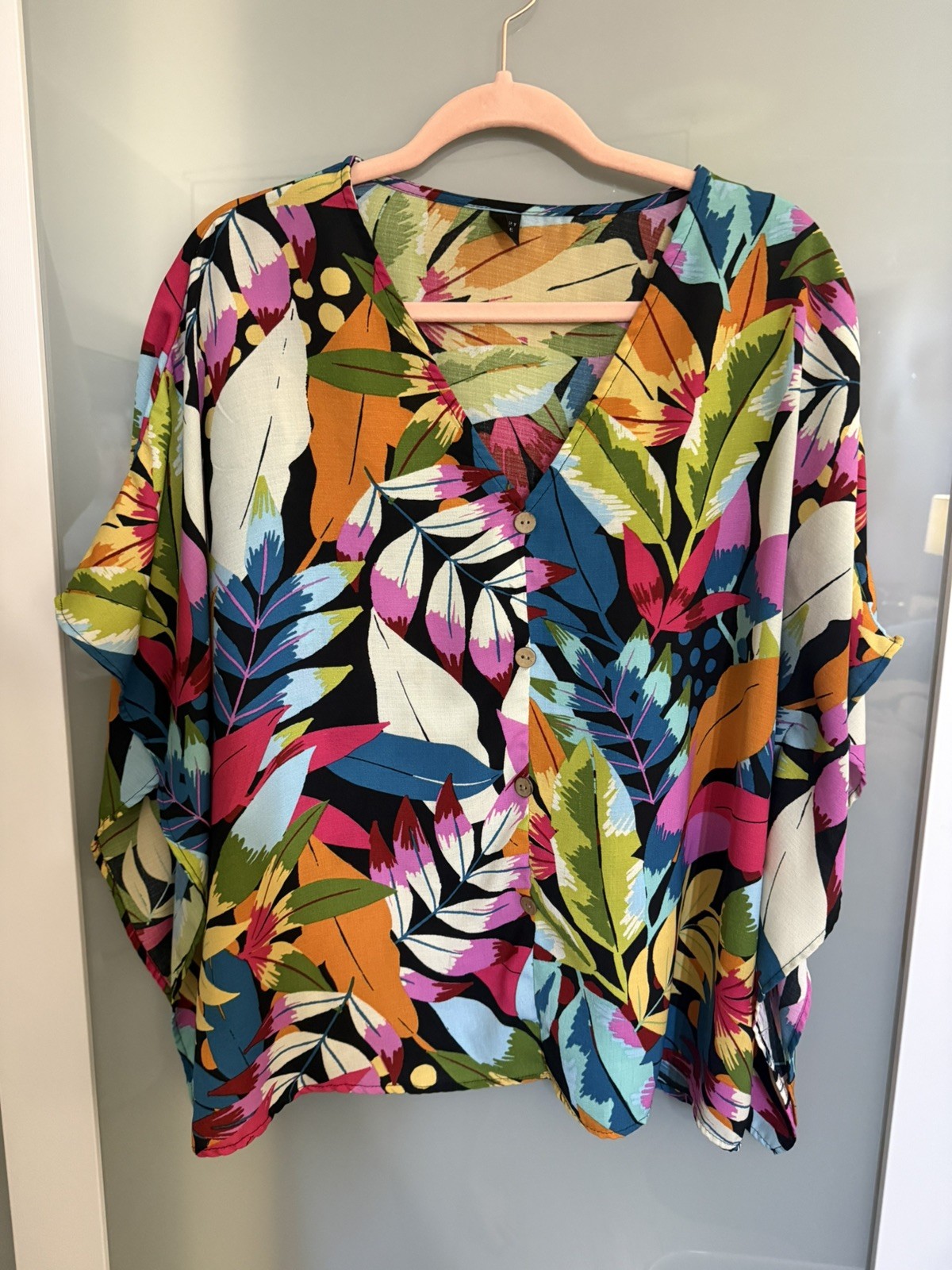Emery Rose Women’s XL Black Multicolor Floral V-Neck Short Sleeve Blouse