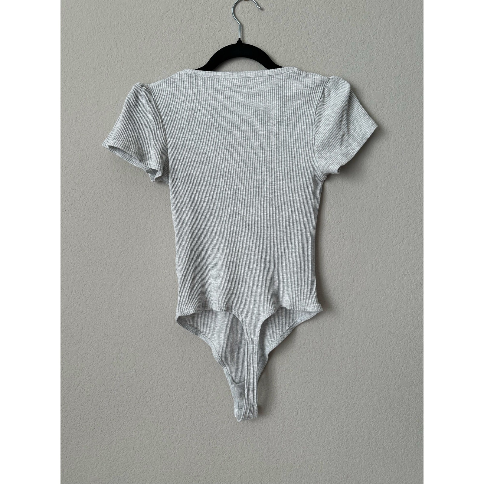 ANTHROPOLOGIE Ribbed Henley Tee V-Neck Bodysuit in Light Grey Heather Size XS