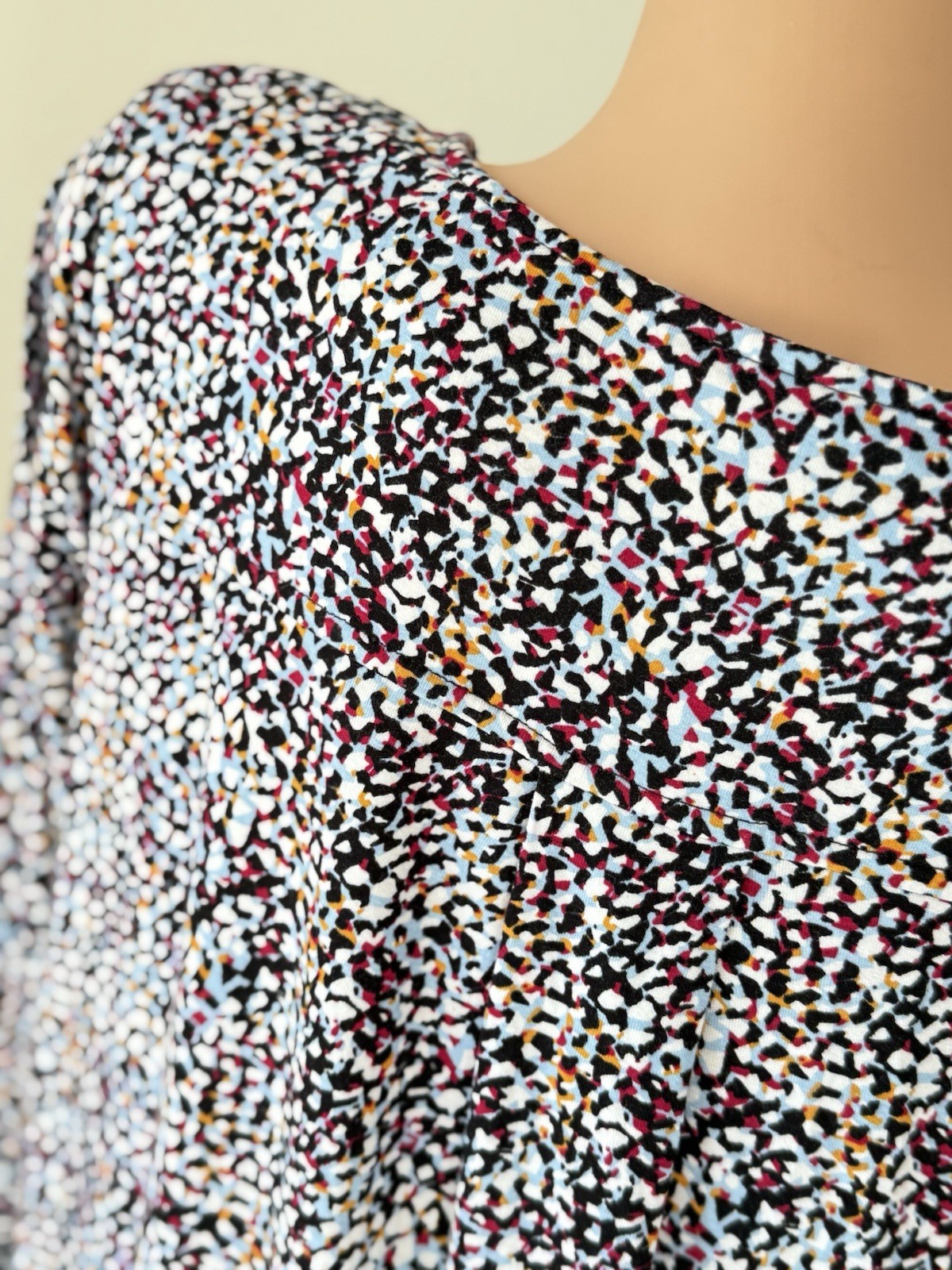 Premise Top 1X Speckle Print 3/4 Sleeve Black Maroon Blue White Gold Fall Knit