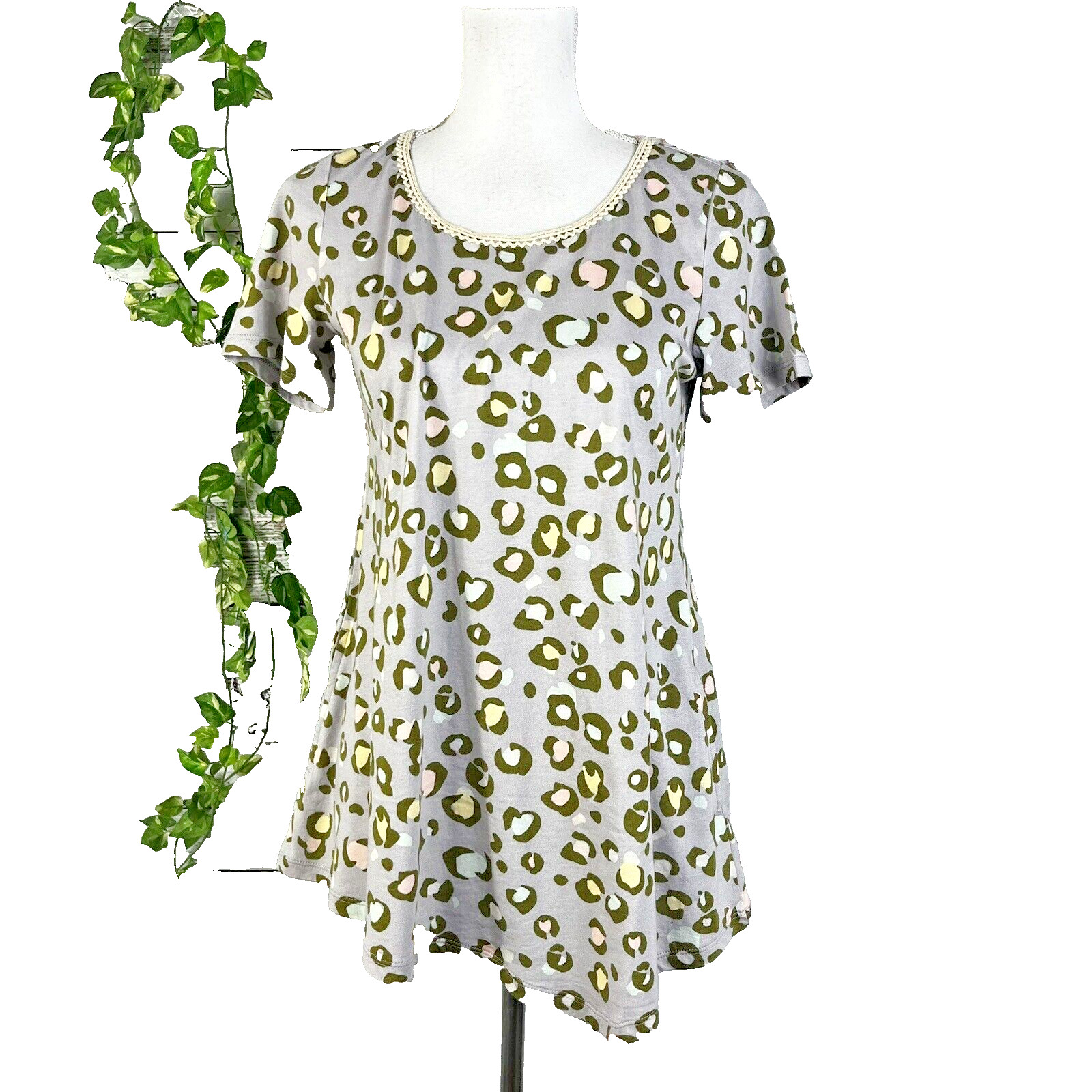 Lori Goldstein LOGO Top Tunic size Extra Small Lilac Green Leopard Pockets Slim