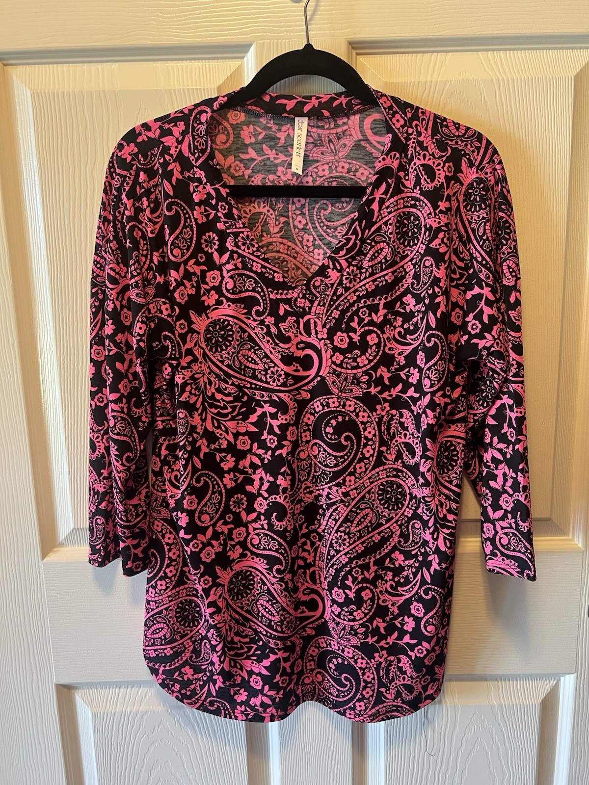 Dear Scarlett Blouse Medium Black Pink Paisley Floral Travel Knit Stretch Top