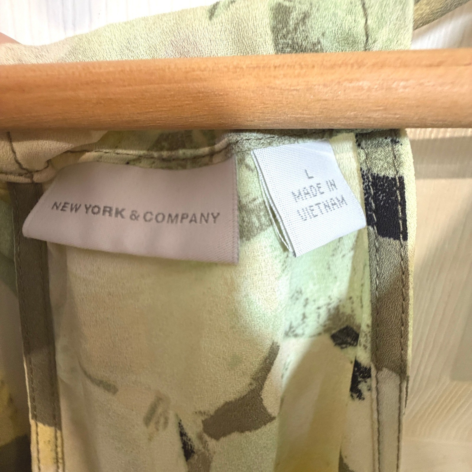 New York & Co Women Green Floral Faux Wrap Blouson Tank Top L Tie Back Flowy Y2K