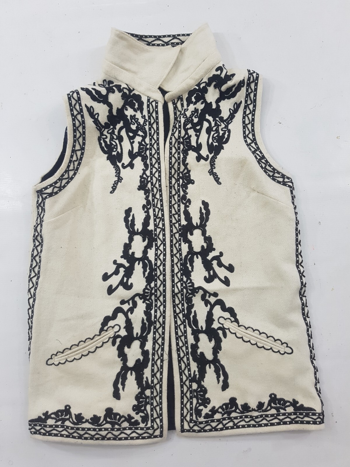 Vintage Hand Embroidered Beautiful Boho Tunic Cropped Multicolor Vest 67×51 cm