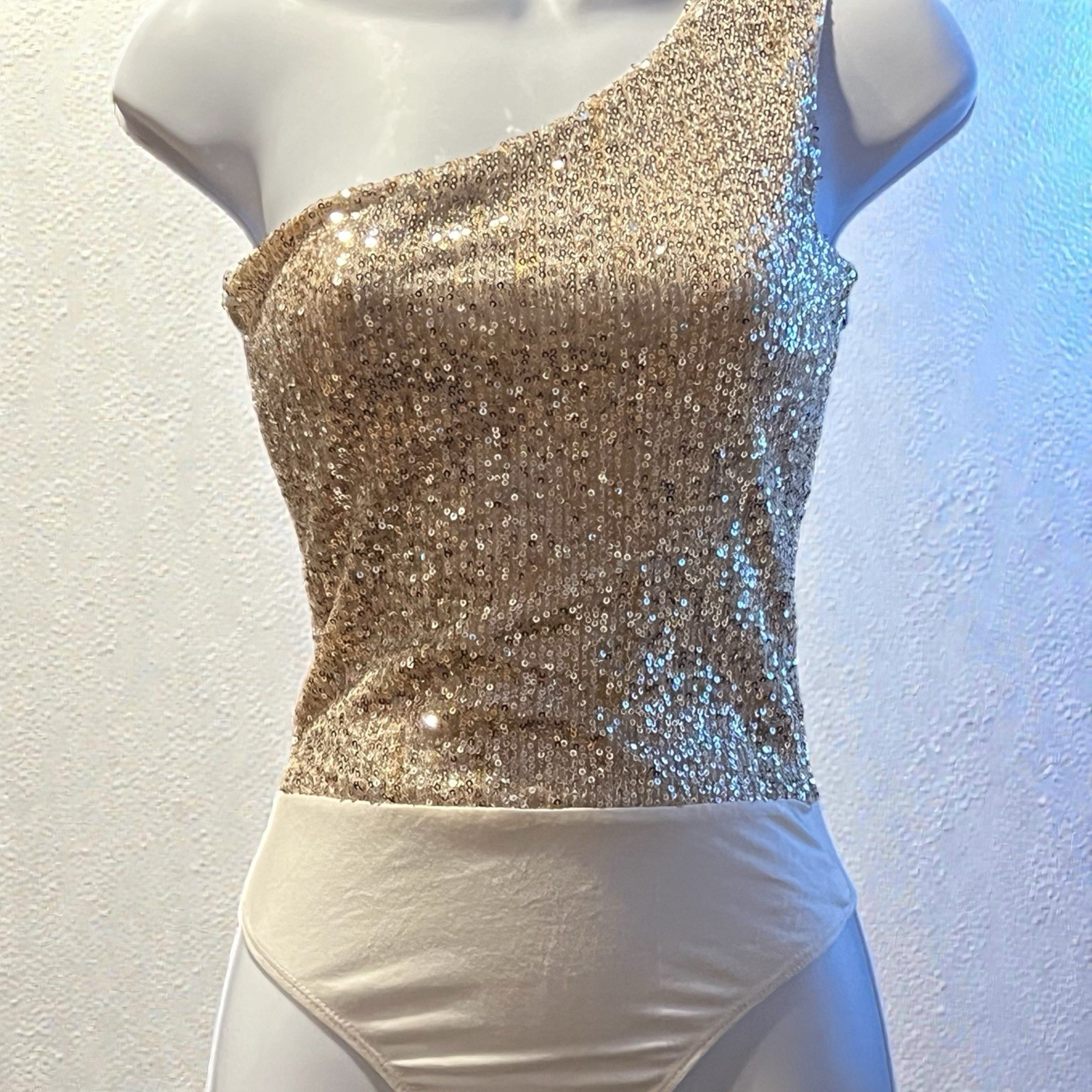 Superdown Remi One Shoulder Bodysuit Gold Sequins Button Snap Size XS