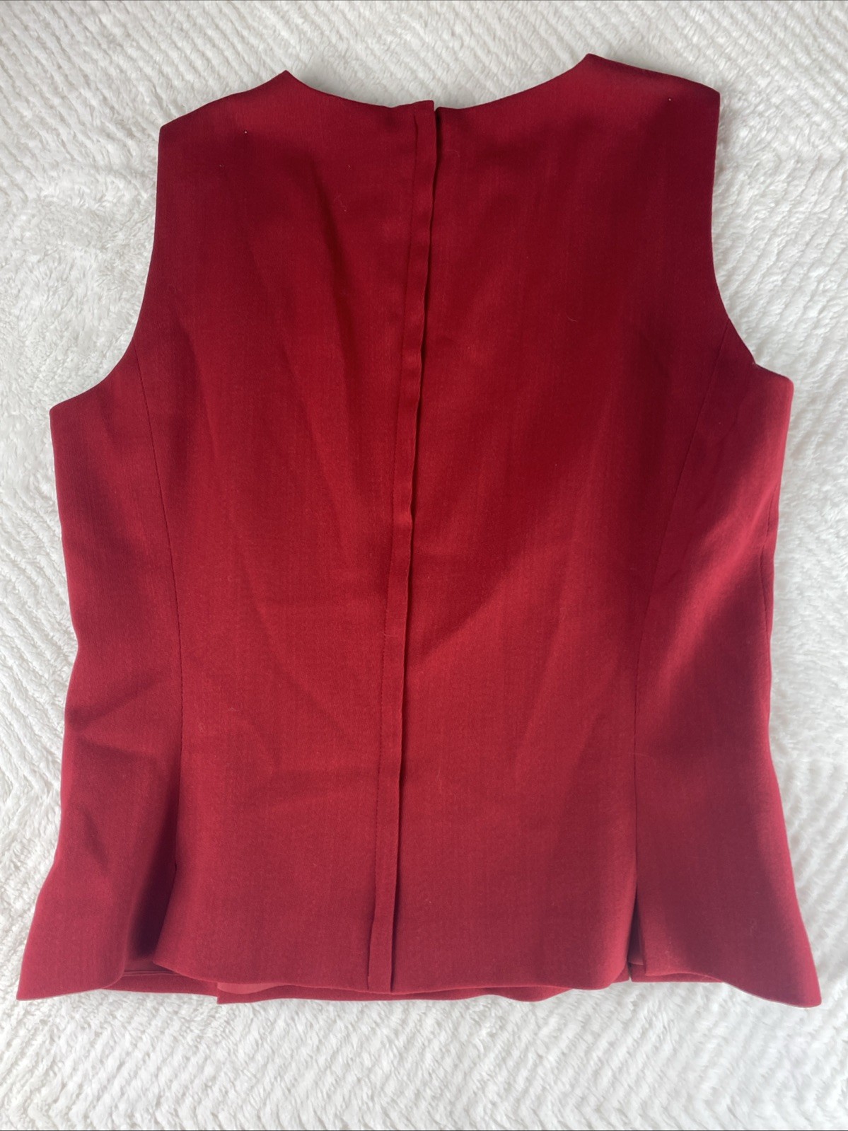 Dana Buchman Sleeveless Blouse Top Size 8 Red 90% Wool 10 % Nylon