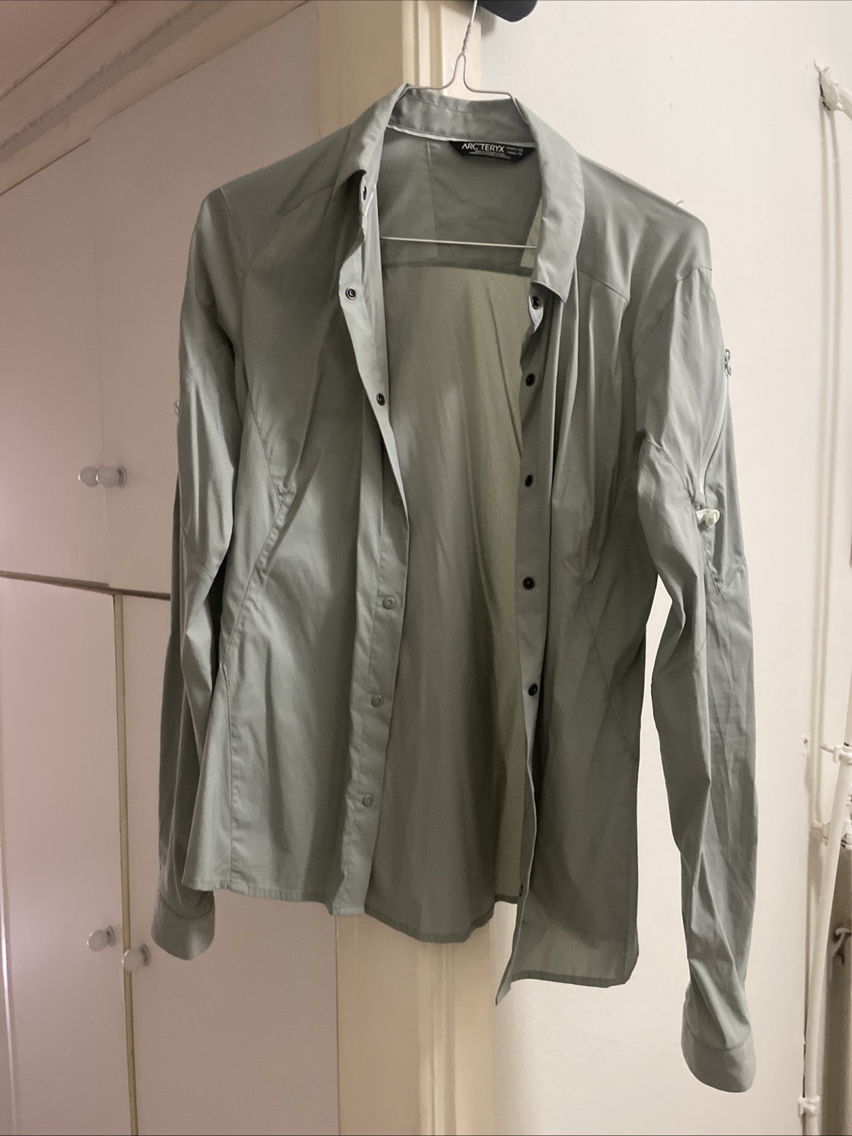 Women`s ARCTERYX Fernie Longsleeve Lightweight Nylon Shirt Size XS Gray