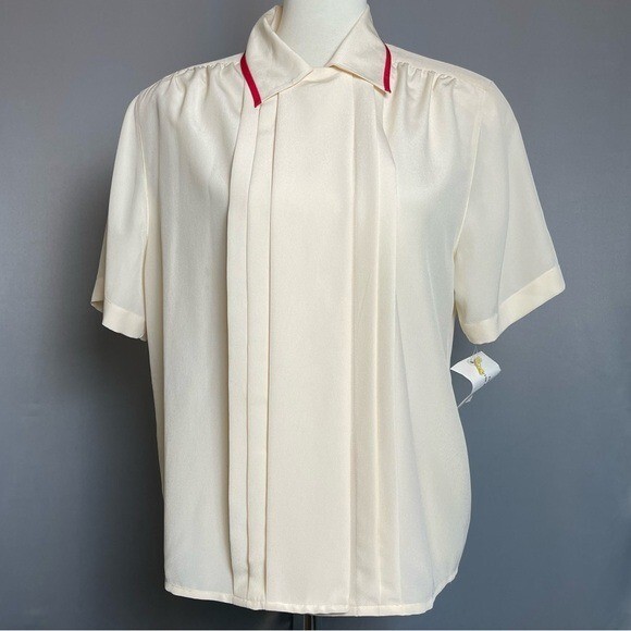 Rena Rowan for Saville Cream Short Sleeve Pleated Blouse Women’s Size 8 NWOT
