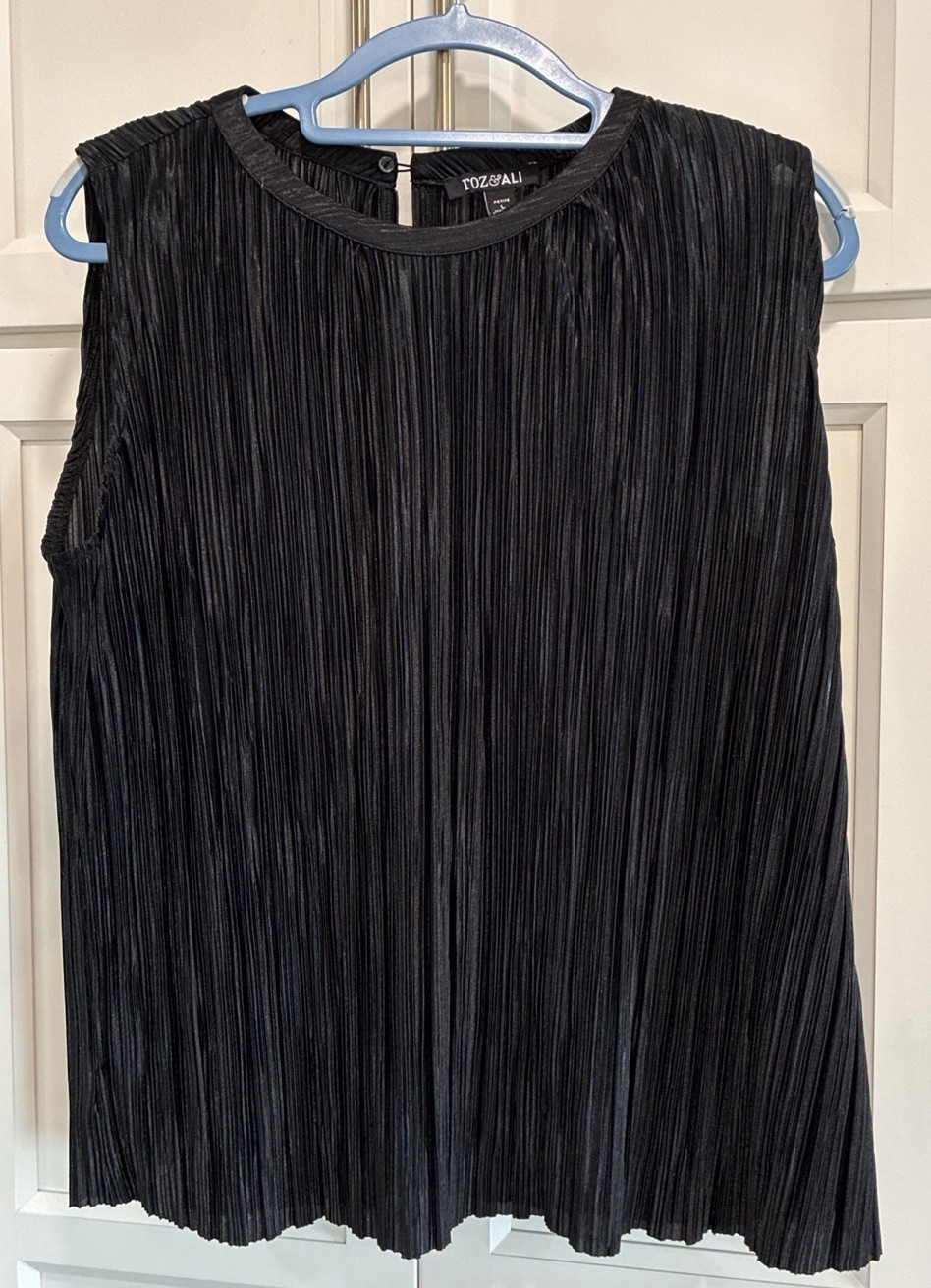 Women’s Roz & Ali Black Sleeveless Pleated Tank Top Blouse Petite Size PL Roomy