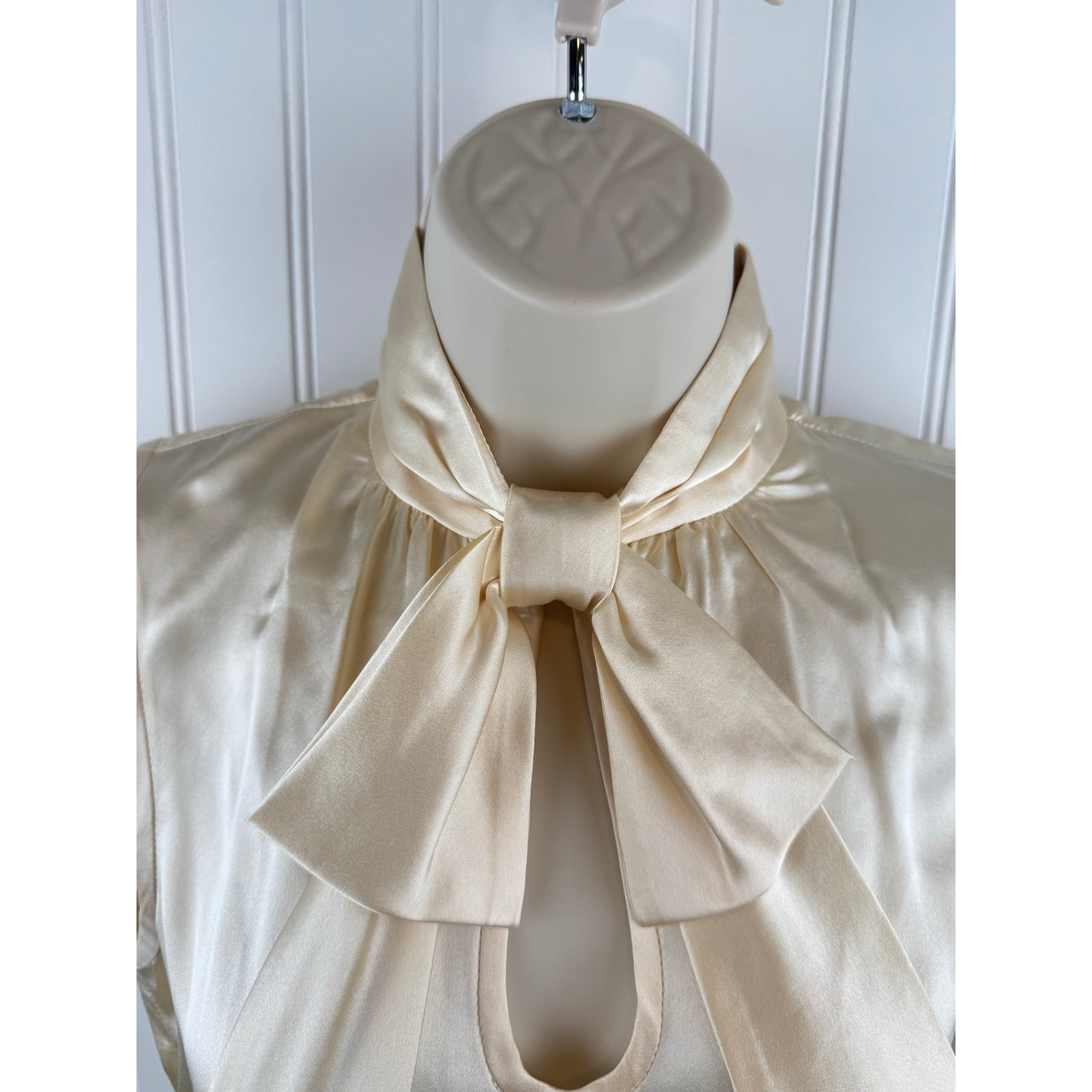 Nanette Lepore 100% Silk Sleeveless Bow Neck Blouse Champagne Ivory Size 2 USA