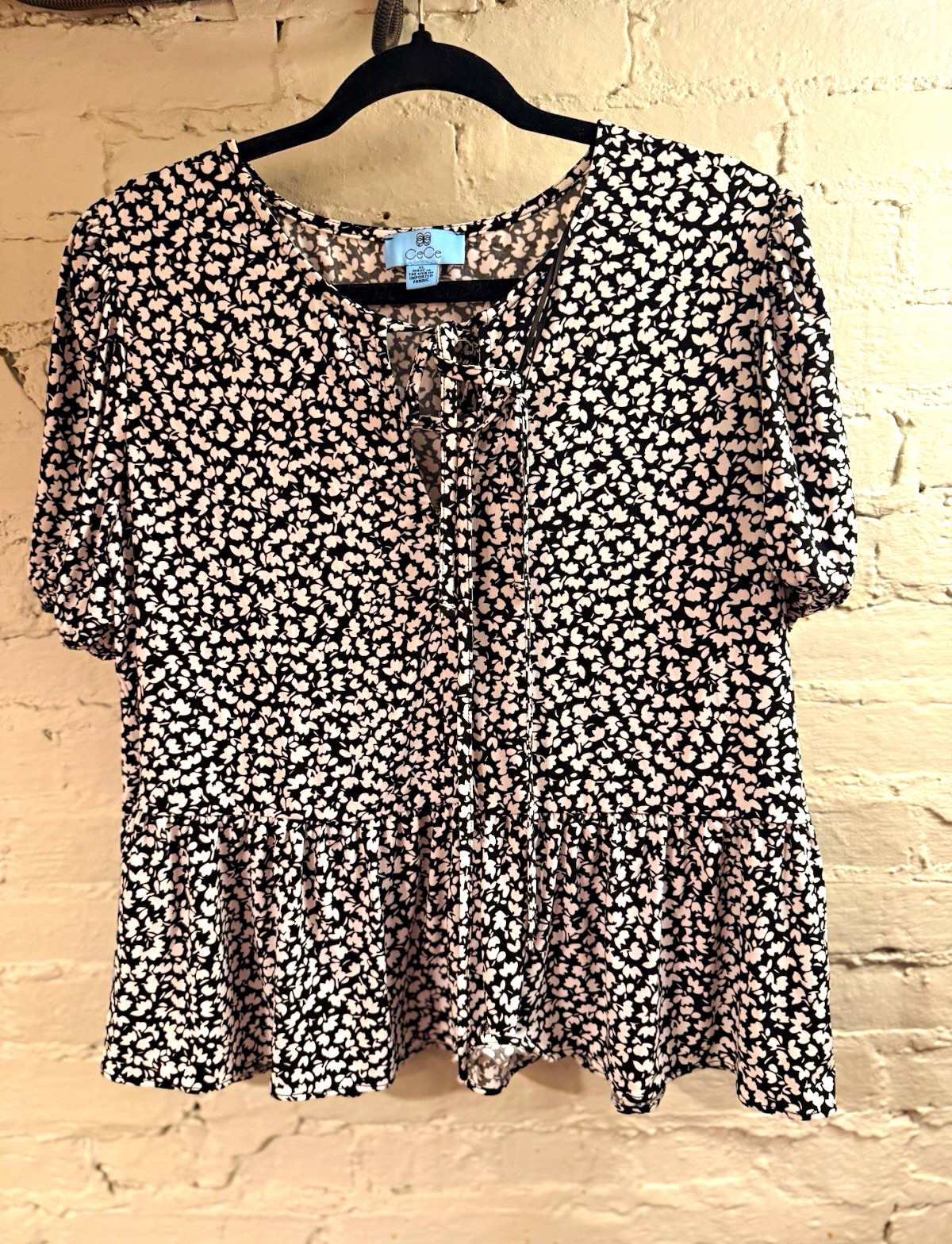 CeCe Women’s Black & White Floral V-Neck Puff Sleeve Peplum Blouse XL