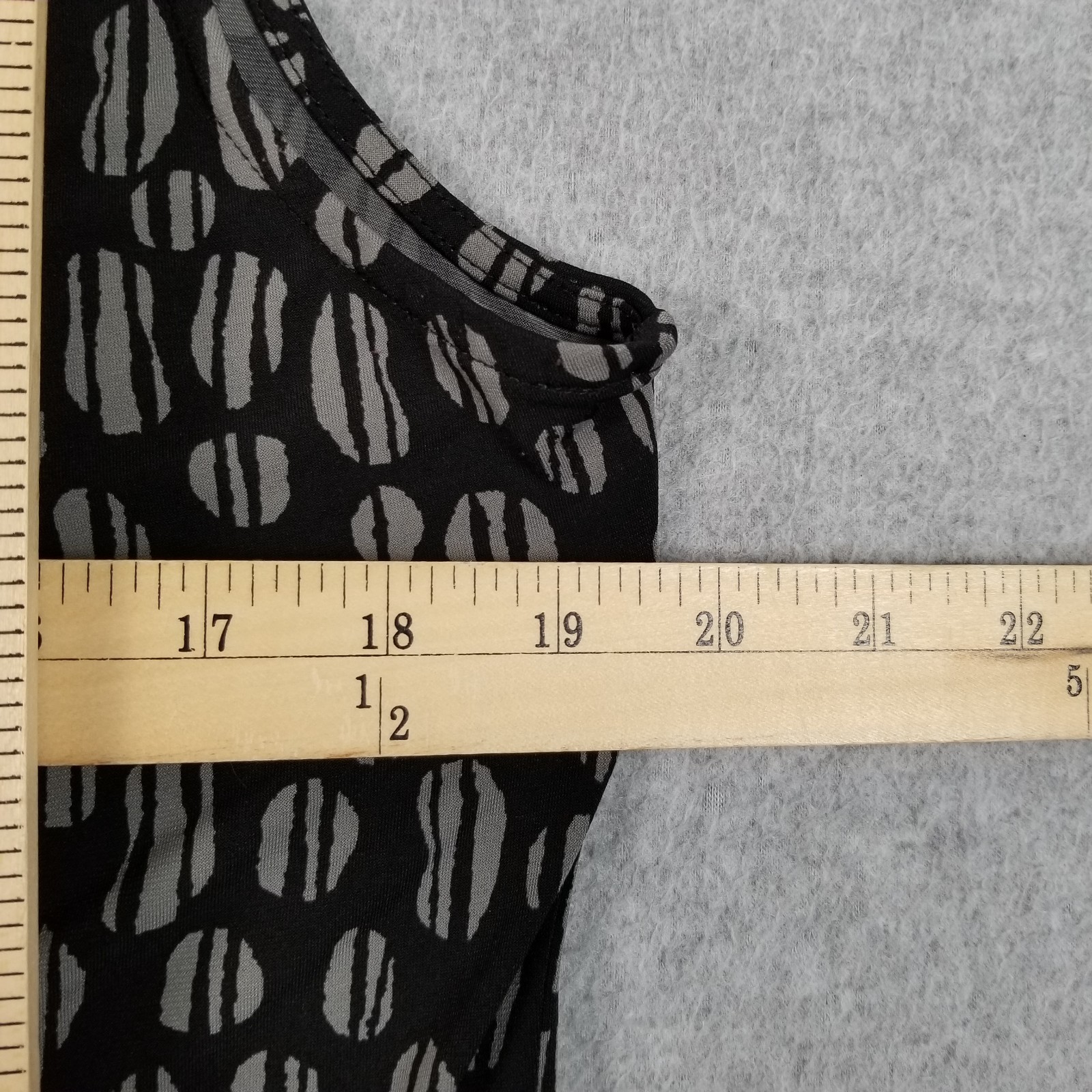 Croft & Barrow Tank Top Women’s Large L Gray Black Abstract Sleeveless Cowl Neck