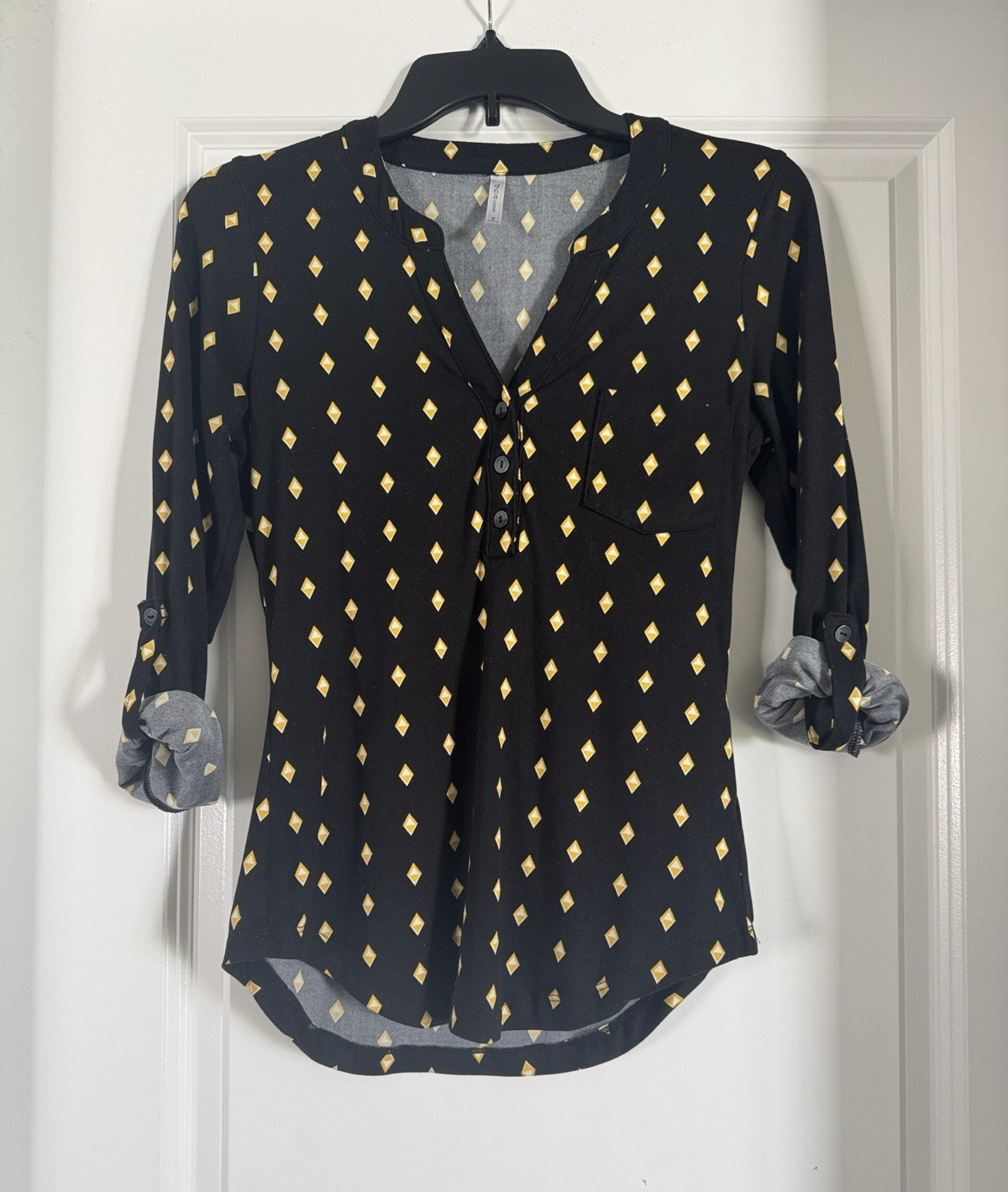 a.n.a couture Black Yellow White Geometric V-Neck Button Blouse Womens S