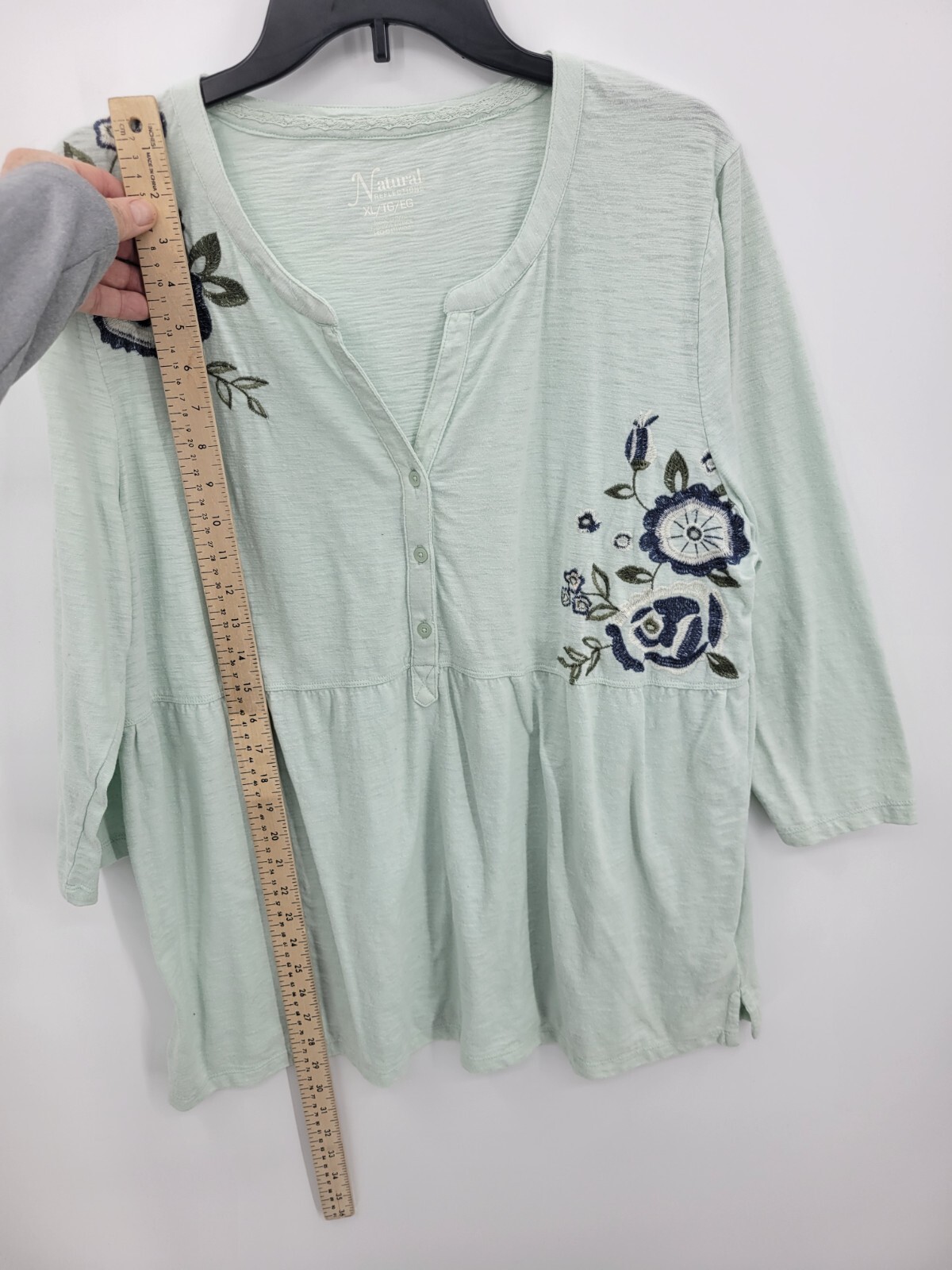 Natural Reflections Top Womens XL Minte Green Embroidered Floral Boho Pullover