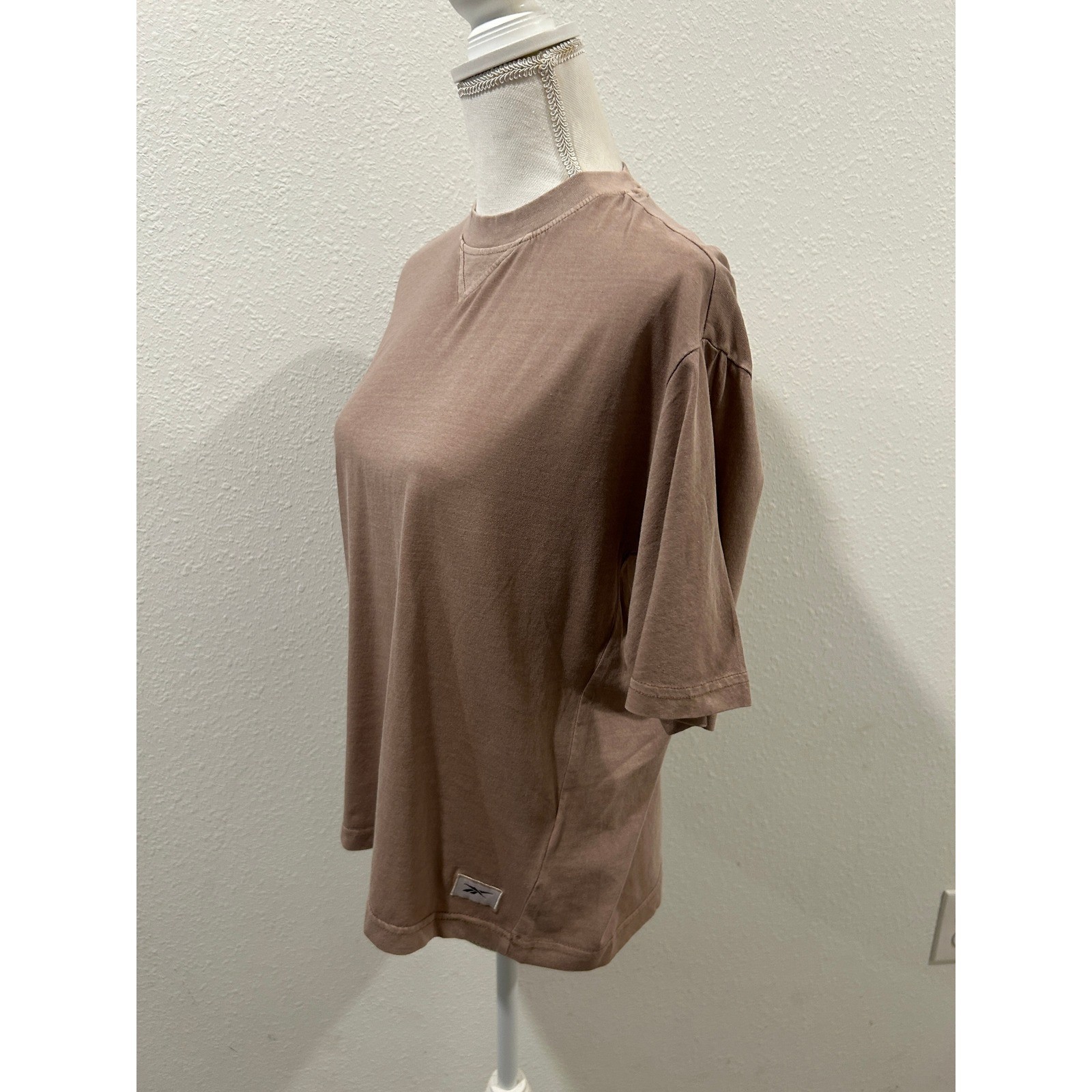 Reebok Classics Natural Dye Boxy T-Shirt Taupe Brown Womens Small Stretch NWT
