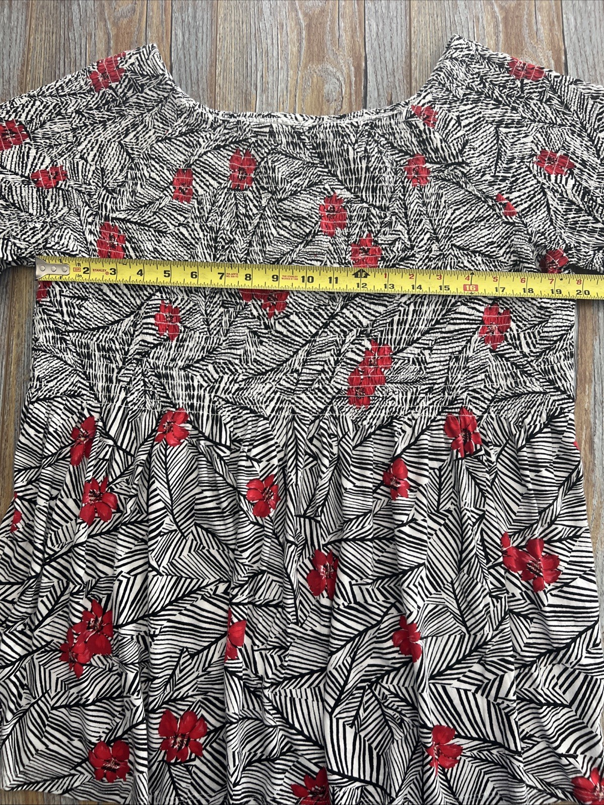 J. Jill XL Petite Black White Tropical Floral Top Smocked Stretch Boho