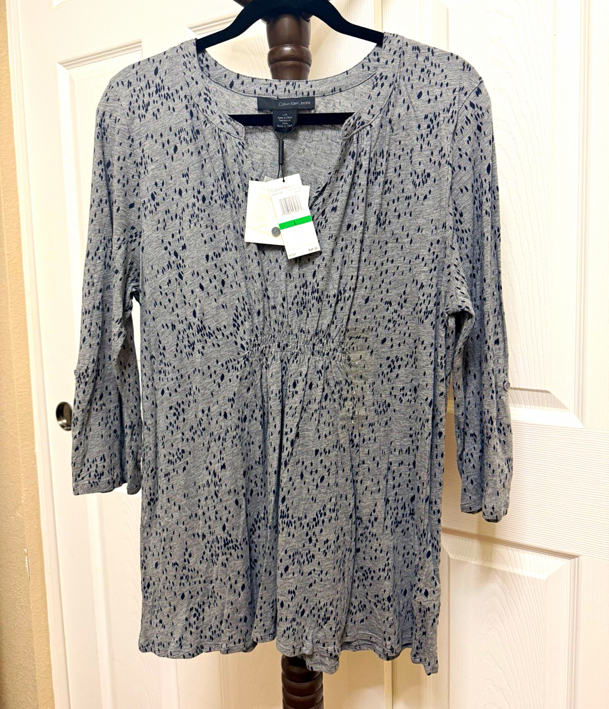 Calvin Klein Jeans Women’s Gray Animal Print V-Neck Roll Tab Tunic Blouse L