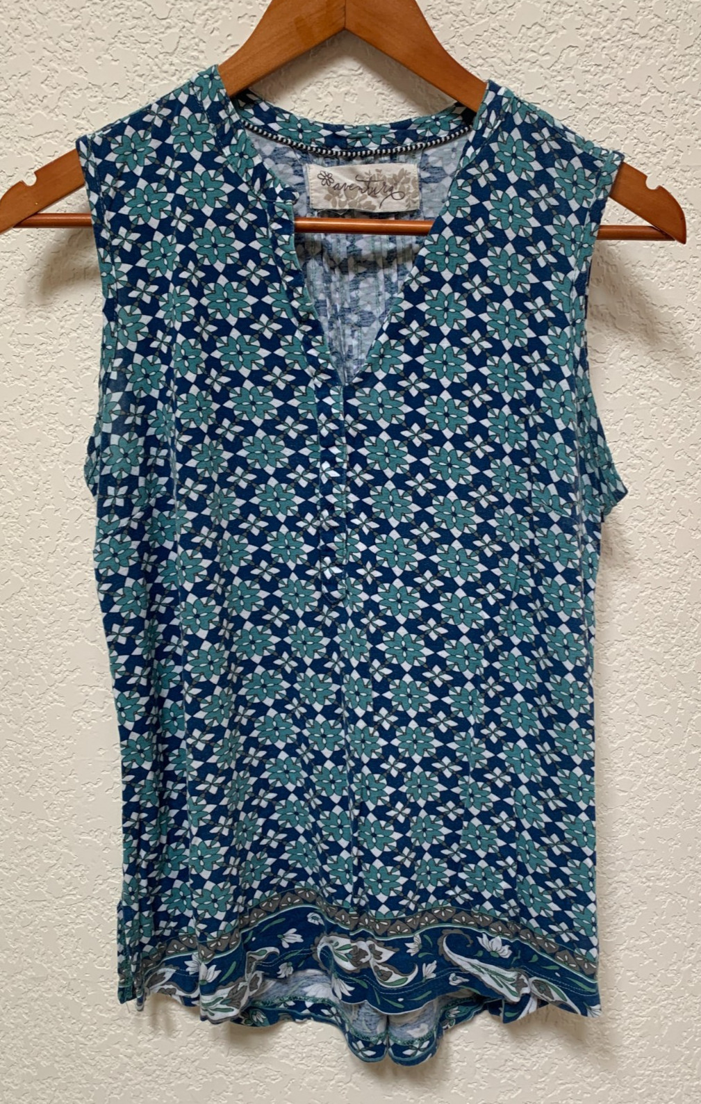 Aventura V Neck Sleeveless Tank Top Women Size Medium Rayon